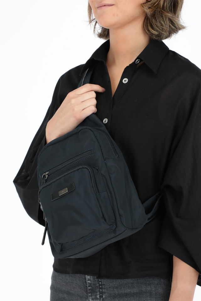 Mochila Sling Negro Humana-3