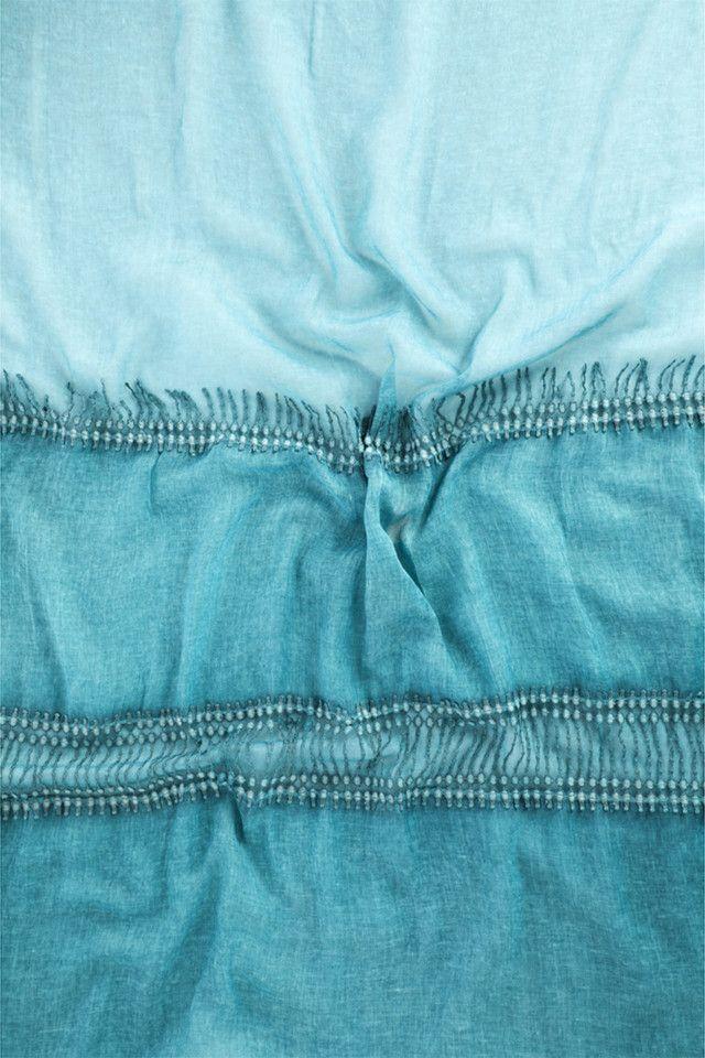 Pañuelo Encaje Azul Humana-3