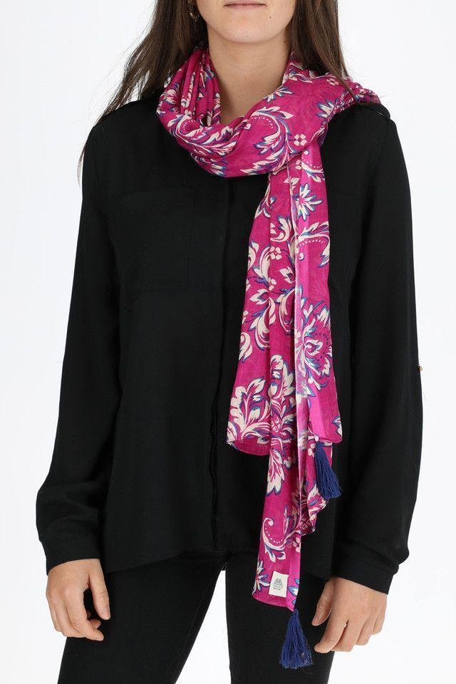 Pañuelo Estampado Rococo Fucsia Humana-2