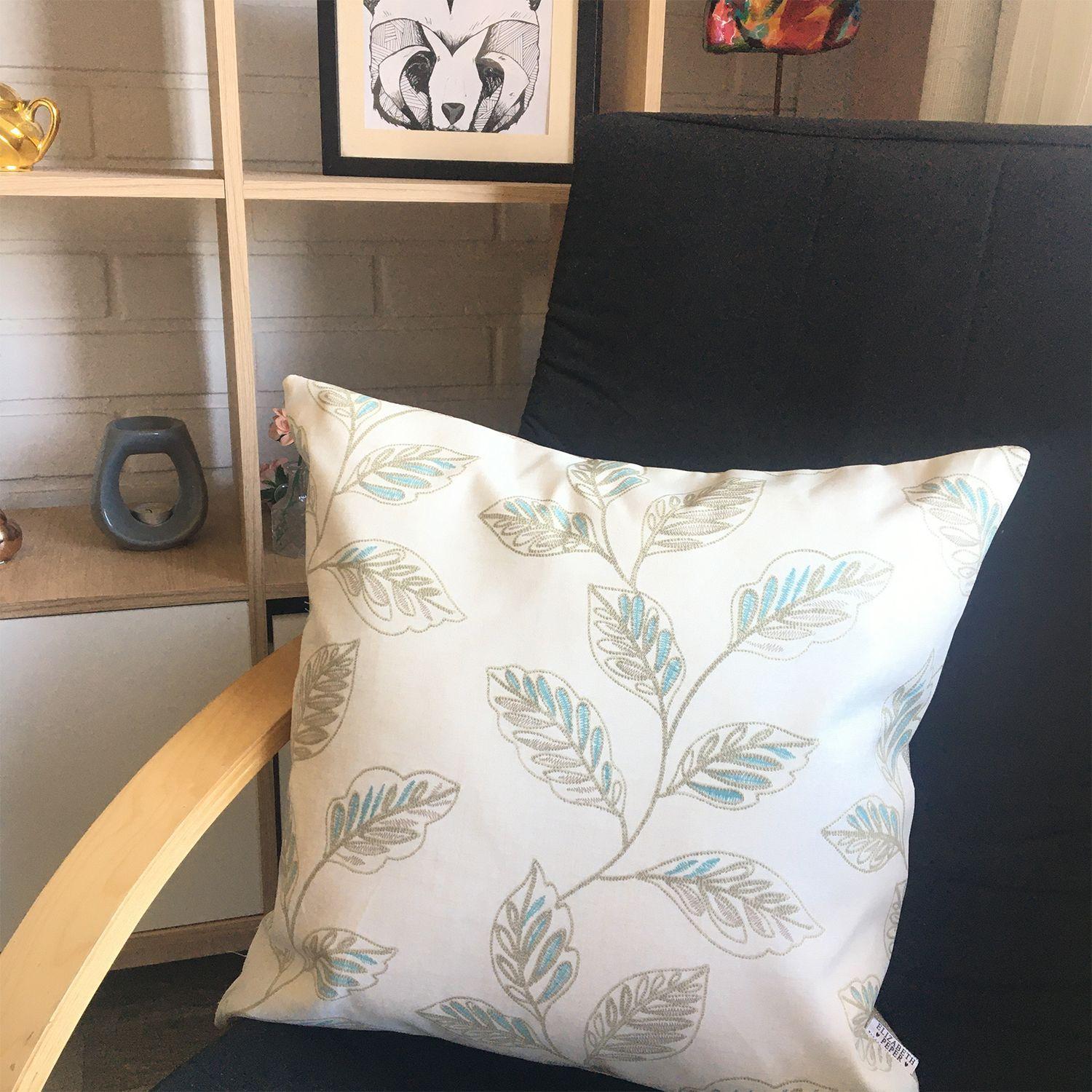 FUNDA COJIN DECORATIVO DISEÑO HOJAS TURQUESA Y BEIGE 45X45-4