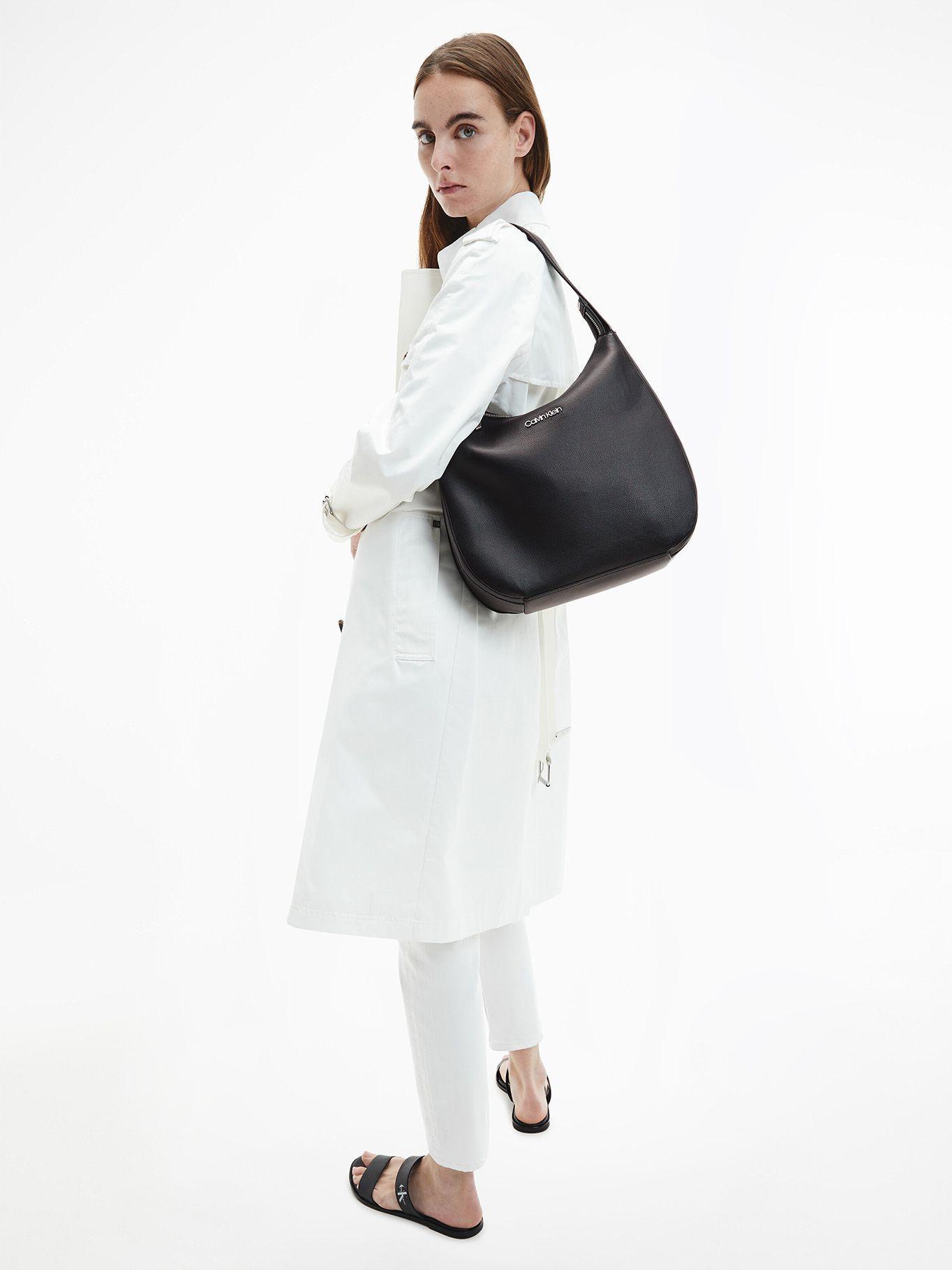 Cartera Hobo Ck Must Negro Calvin Klein-2