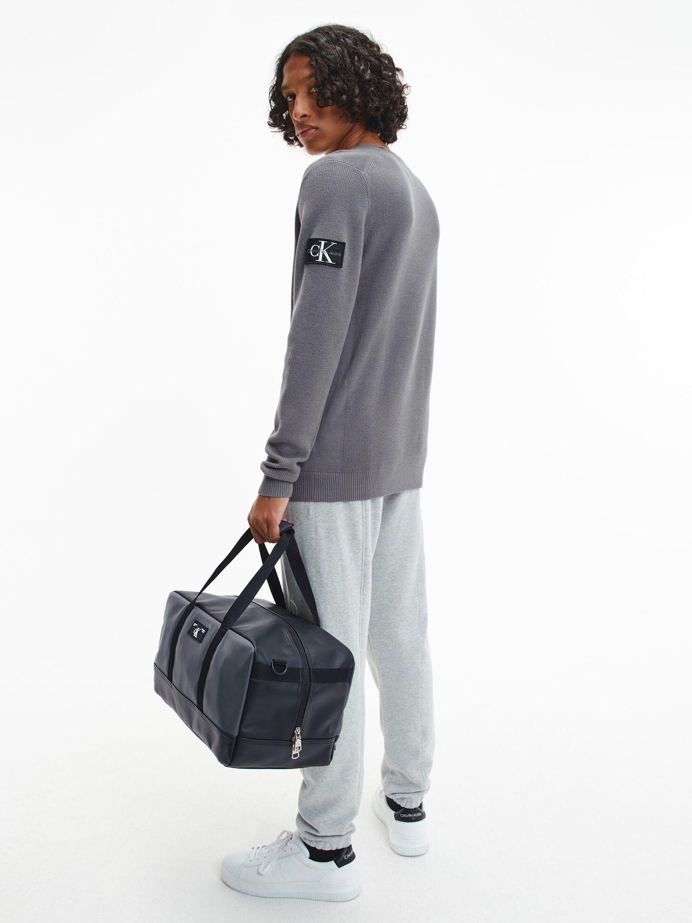 Bolso Mix Media Duffle Gris Calvin Klein-3