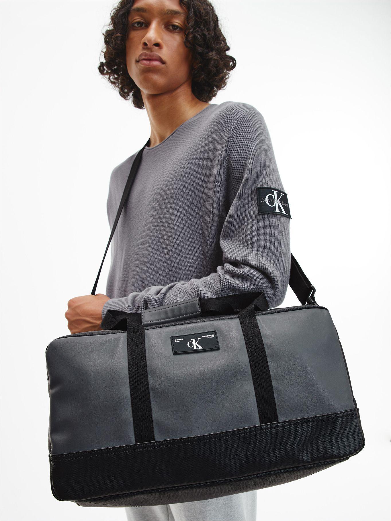 Bolso Mix Media Duffle Gris Calvin Klein-4