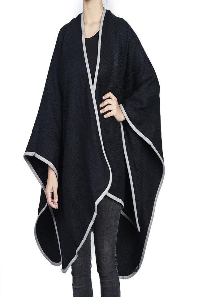 Poncho Negro con Borde Humana-0