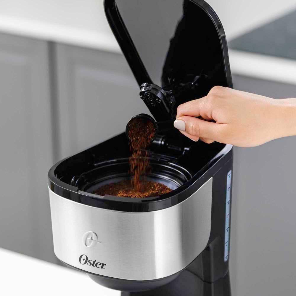 Cafetera programable Oster® 8 tazas en acero inoxidable BVSTDC10SS-3