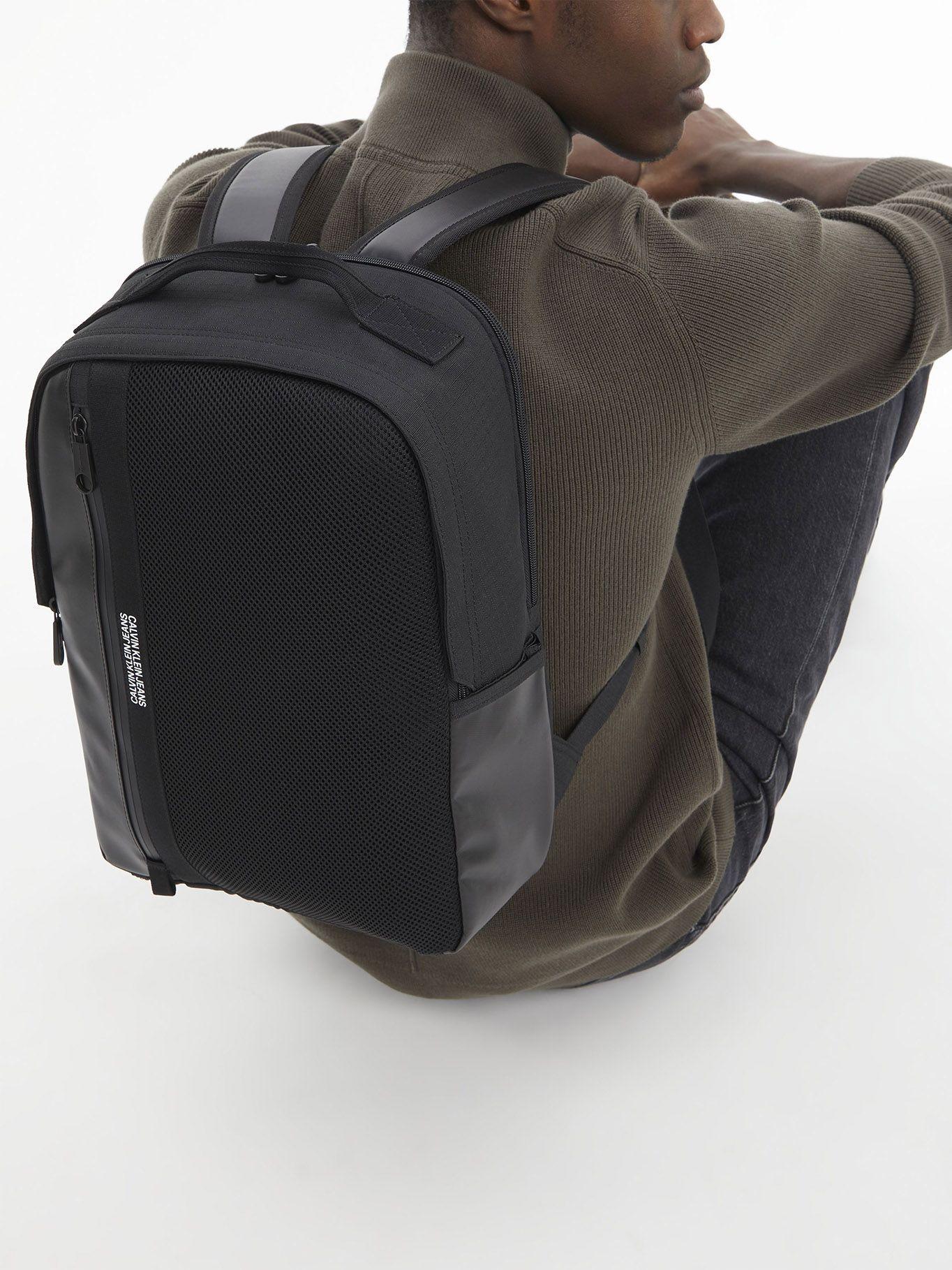 Mochila Cuadrada Utility Grid Negro Calvin Klein-3