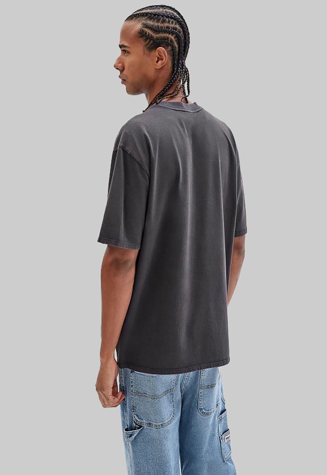 Polera Guess Go Brent Logo Script Tee F9CK NEGRO-2