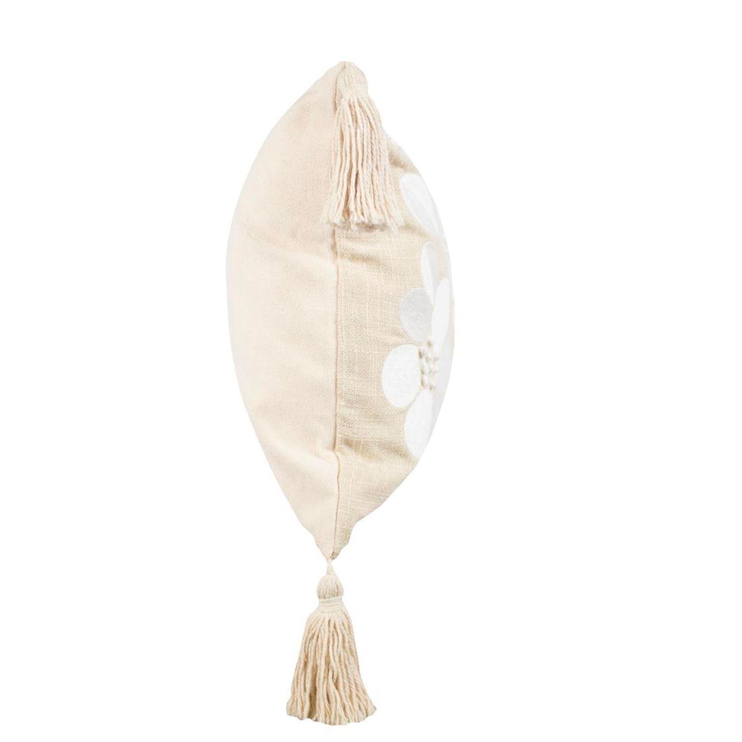 Cojín Bordado con Flores y Borlas-1