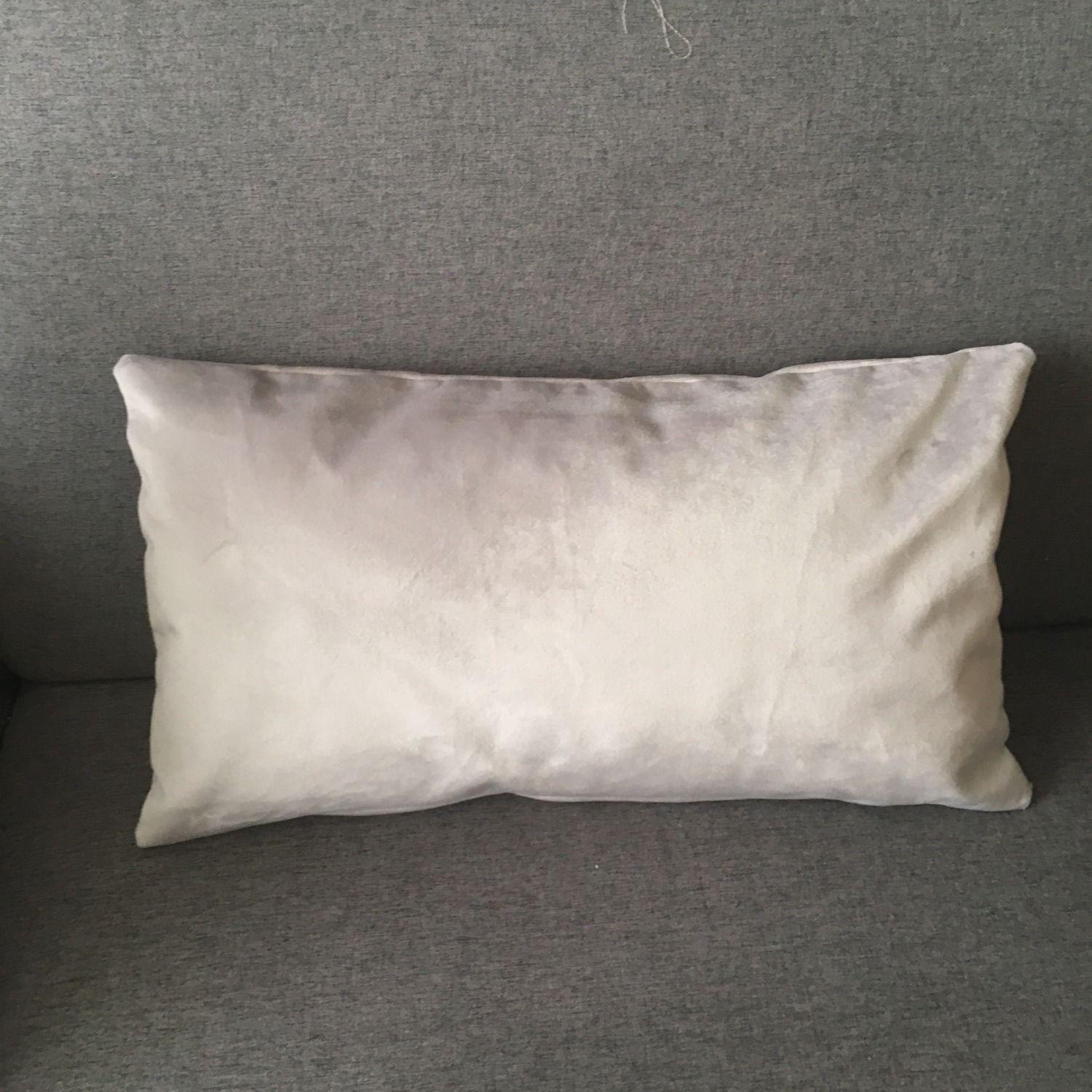 COJIN DECORATIVO DISEÑO SUAVE GRIS 50X30 RELLENO-1