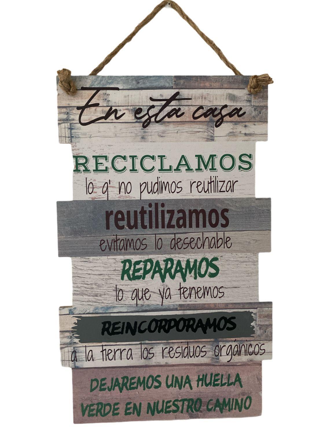 CUADRO DE MADERA EN ESTA CASA RECICLAMOS-0