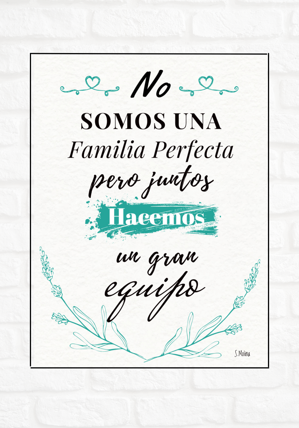 CUADRO DE MADERA "NO SOMOS UNA FAMILIA PERFECTA"-2