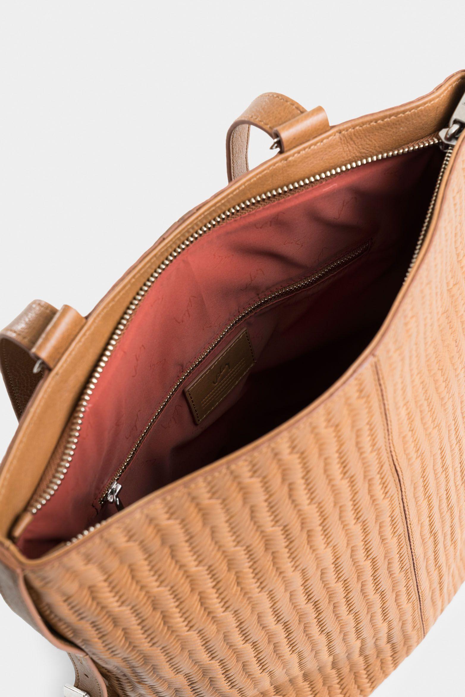 Mochila calafate de cuero para mujer grabado canasta Miel-4