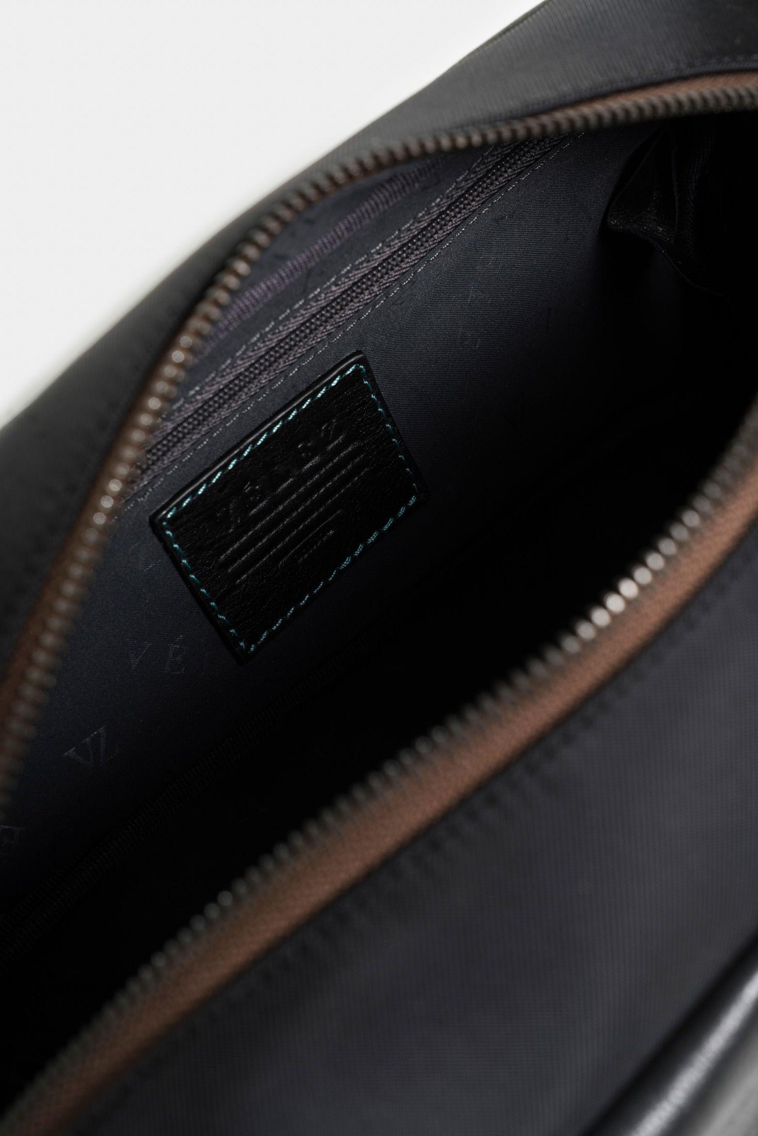 Organizador de viaje en cuero para hombre detalle contraste negro-4