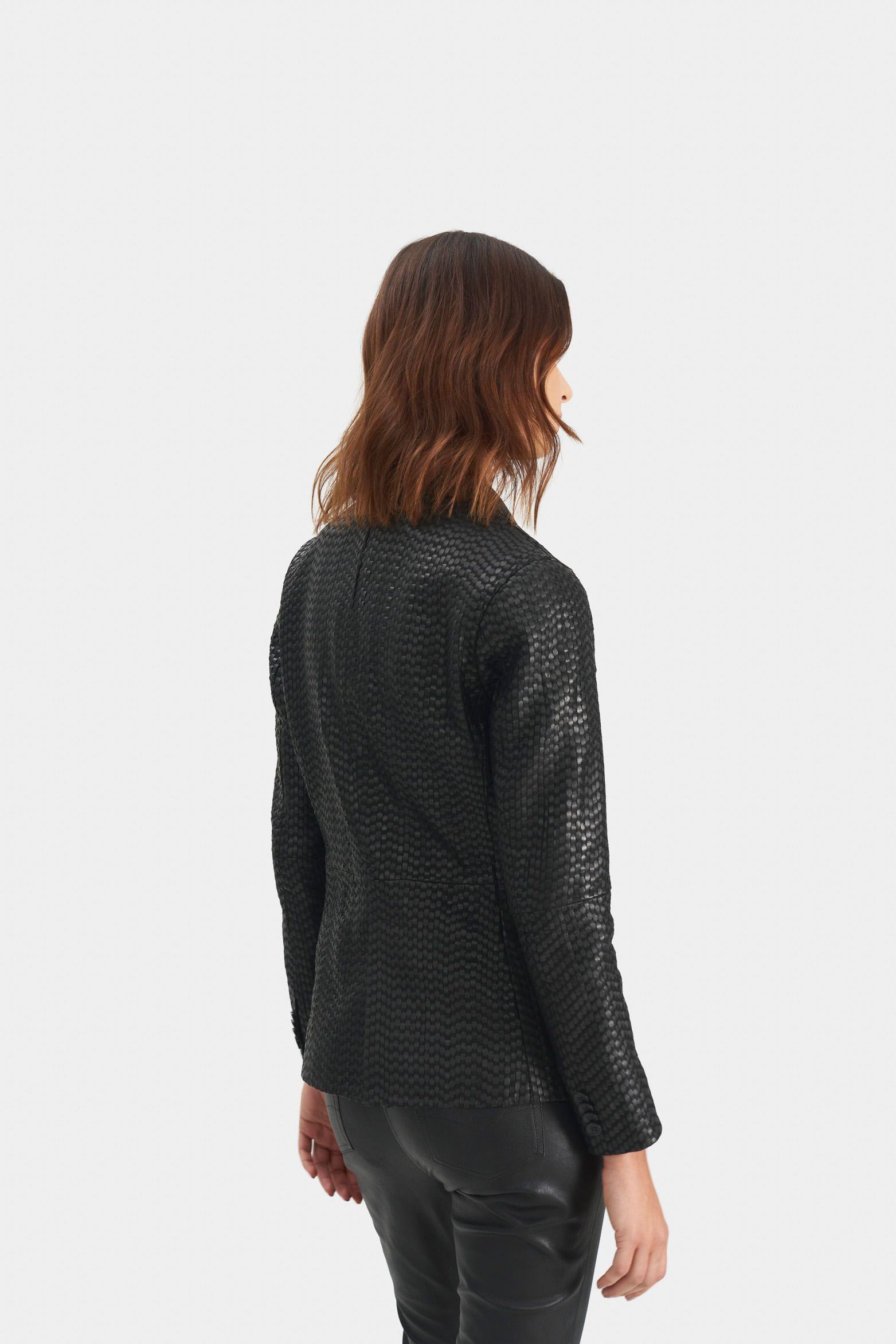 Blazer Tatacoa en cuero tejido para mujer silueta recta negro-4