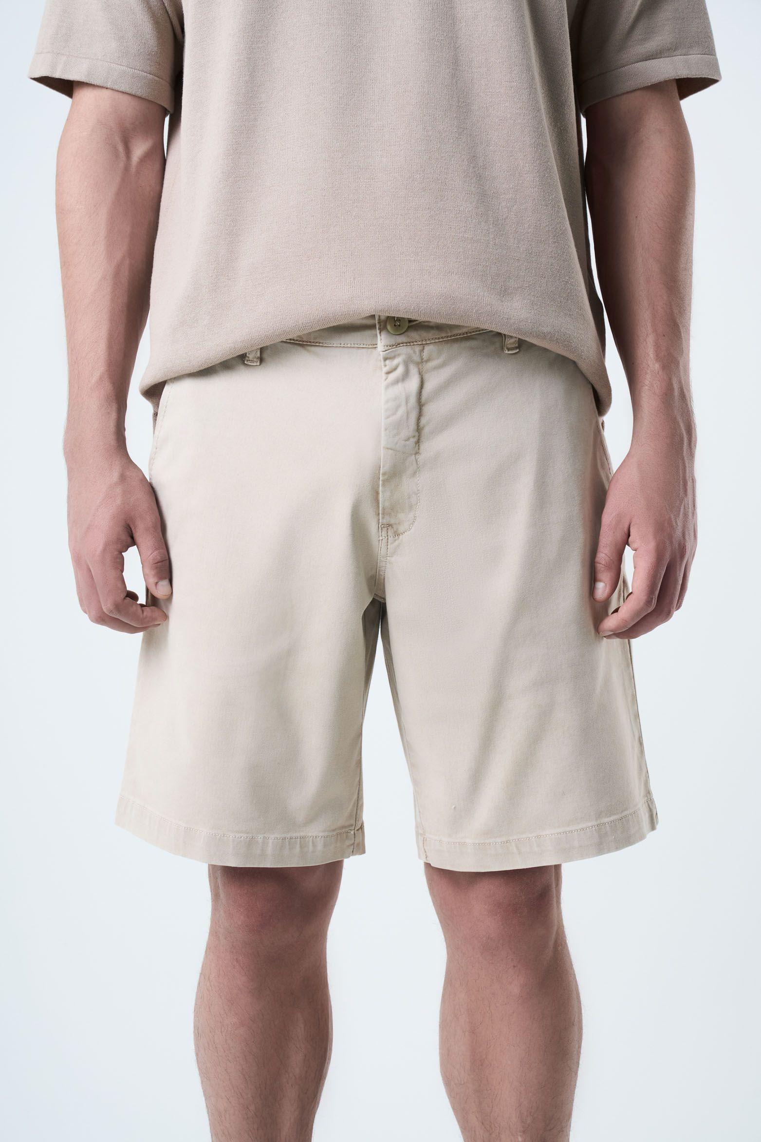 Bermuda Acacia en drill para hombre silueta amplia crema-3