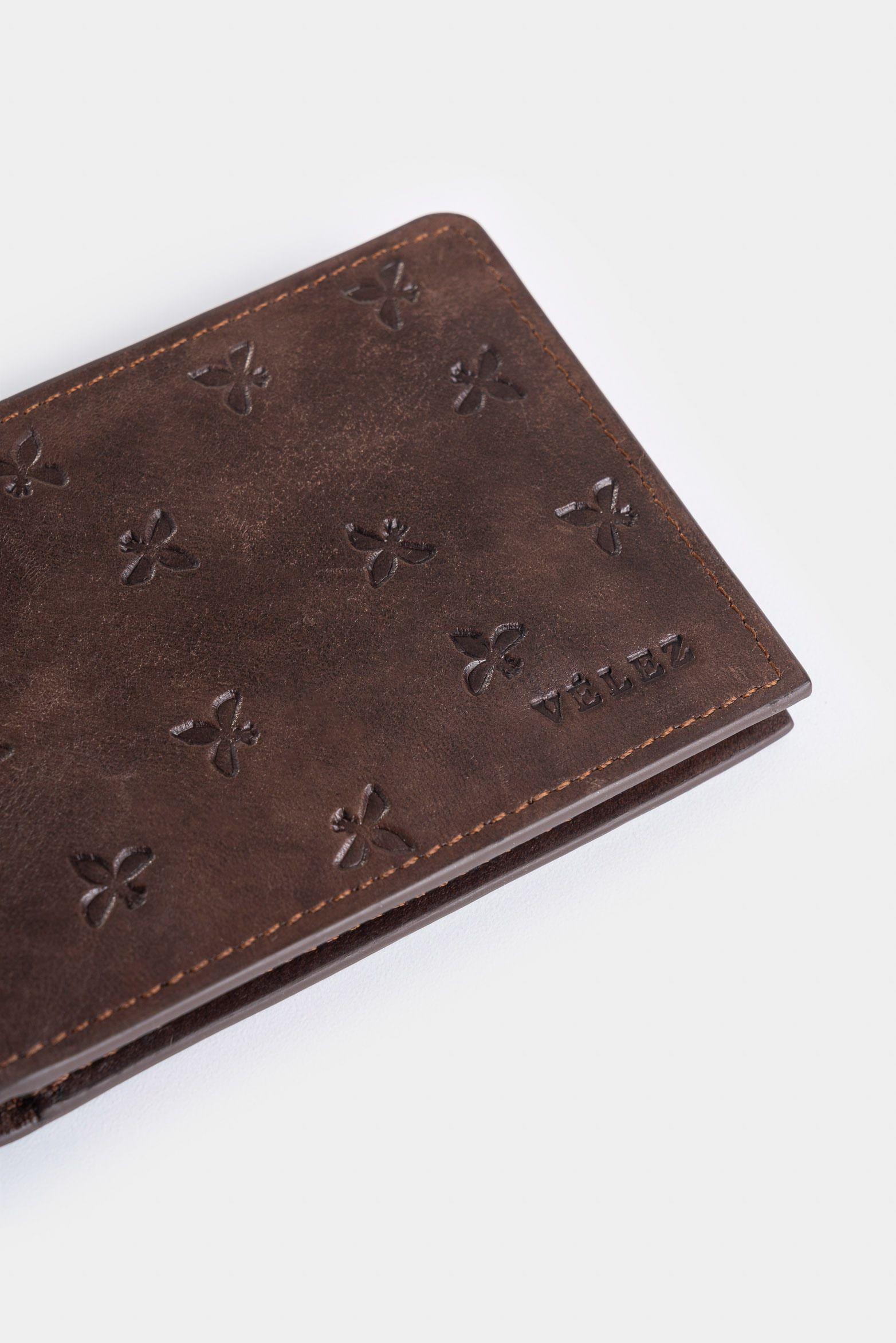 Billetera Hibiscus 2.0 de cuero para hombre diseño abejas café-3