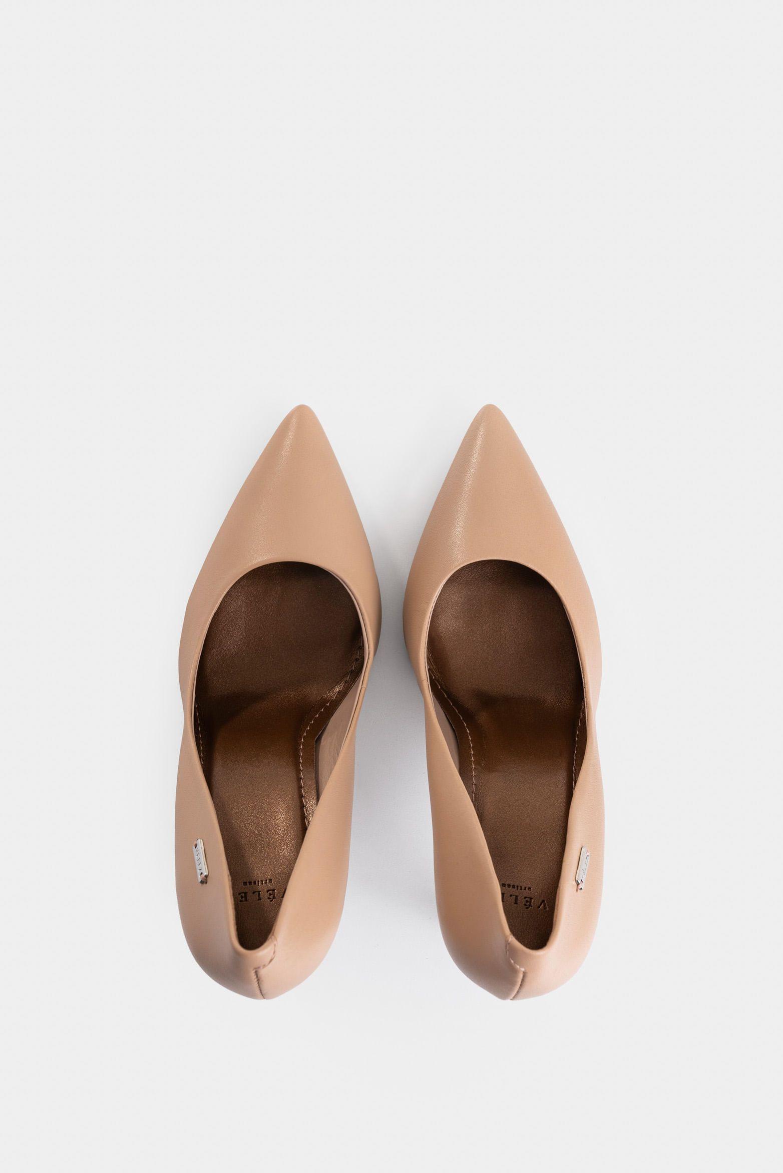Tacones cerrados de cuero liso natural-3