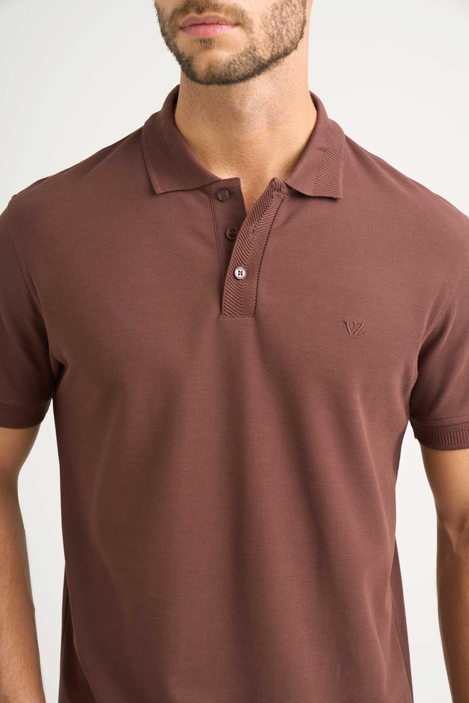 Polo para hombre semi fit detalle jacquard café-4