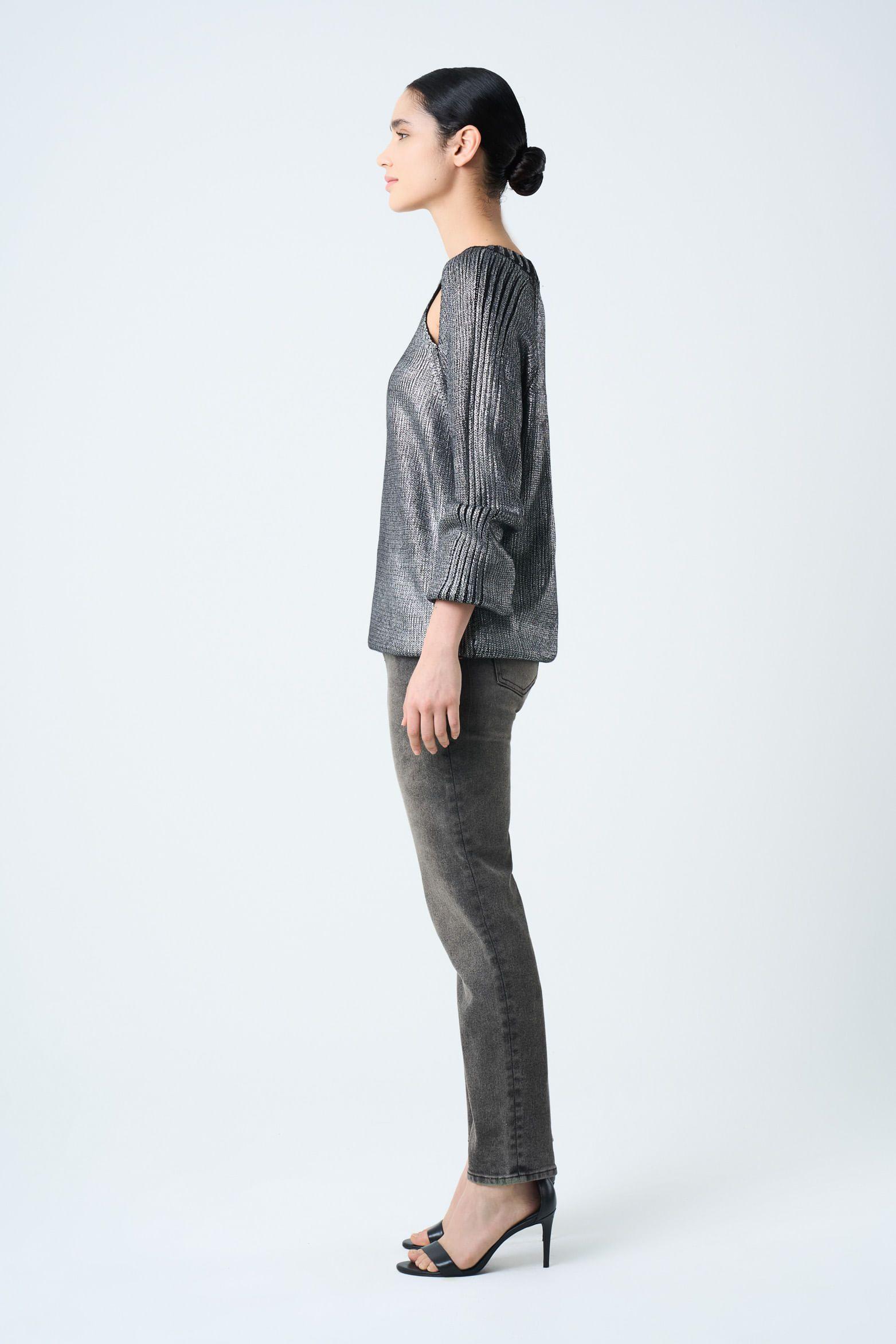 Jean grey silueta mom fit de algodón para mujer detalles cuero gris-1