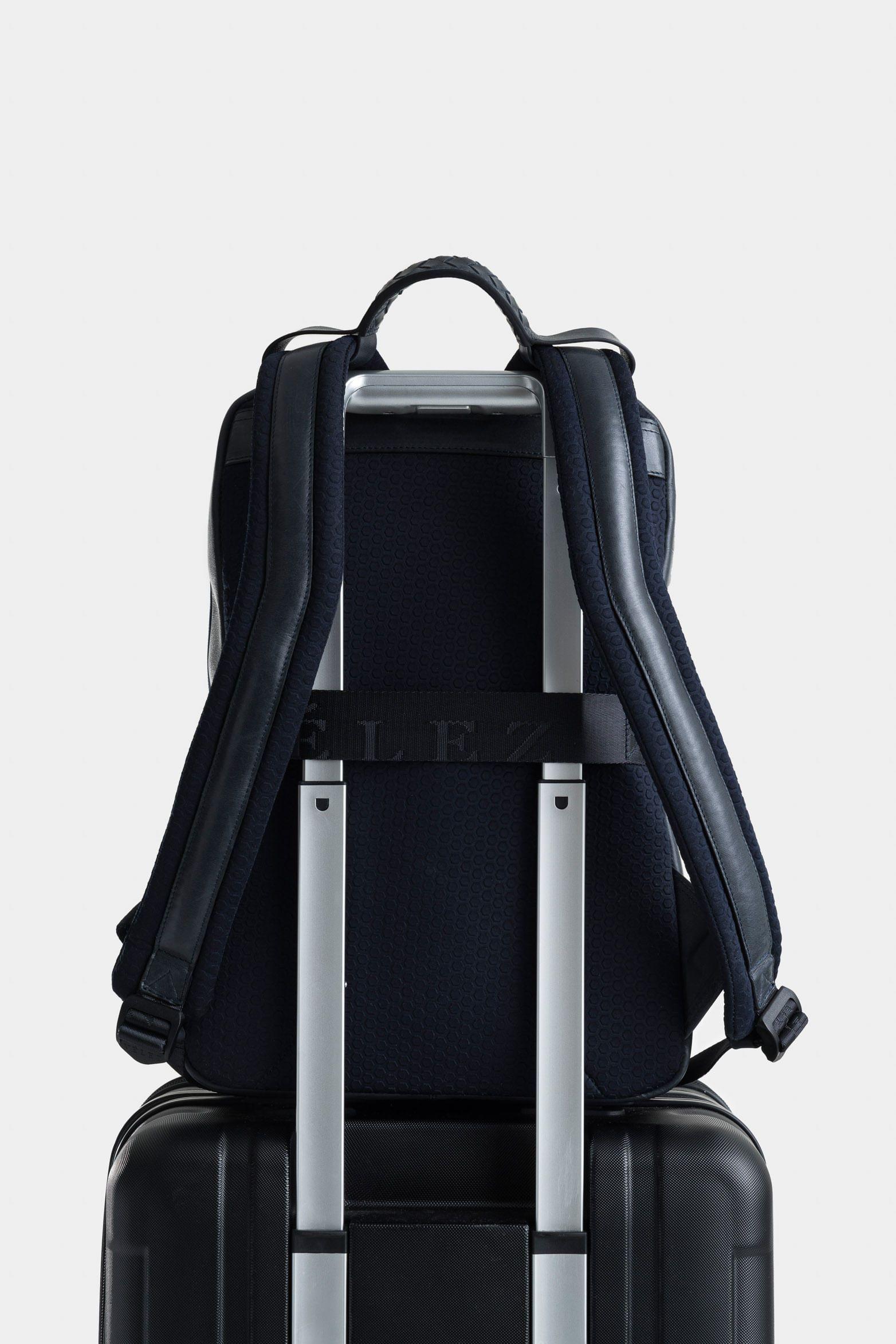 Vélez Mochila Támesis Cuero Hombre Silueta Slim Azul Oscuro-2