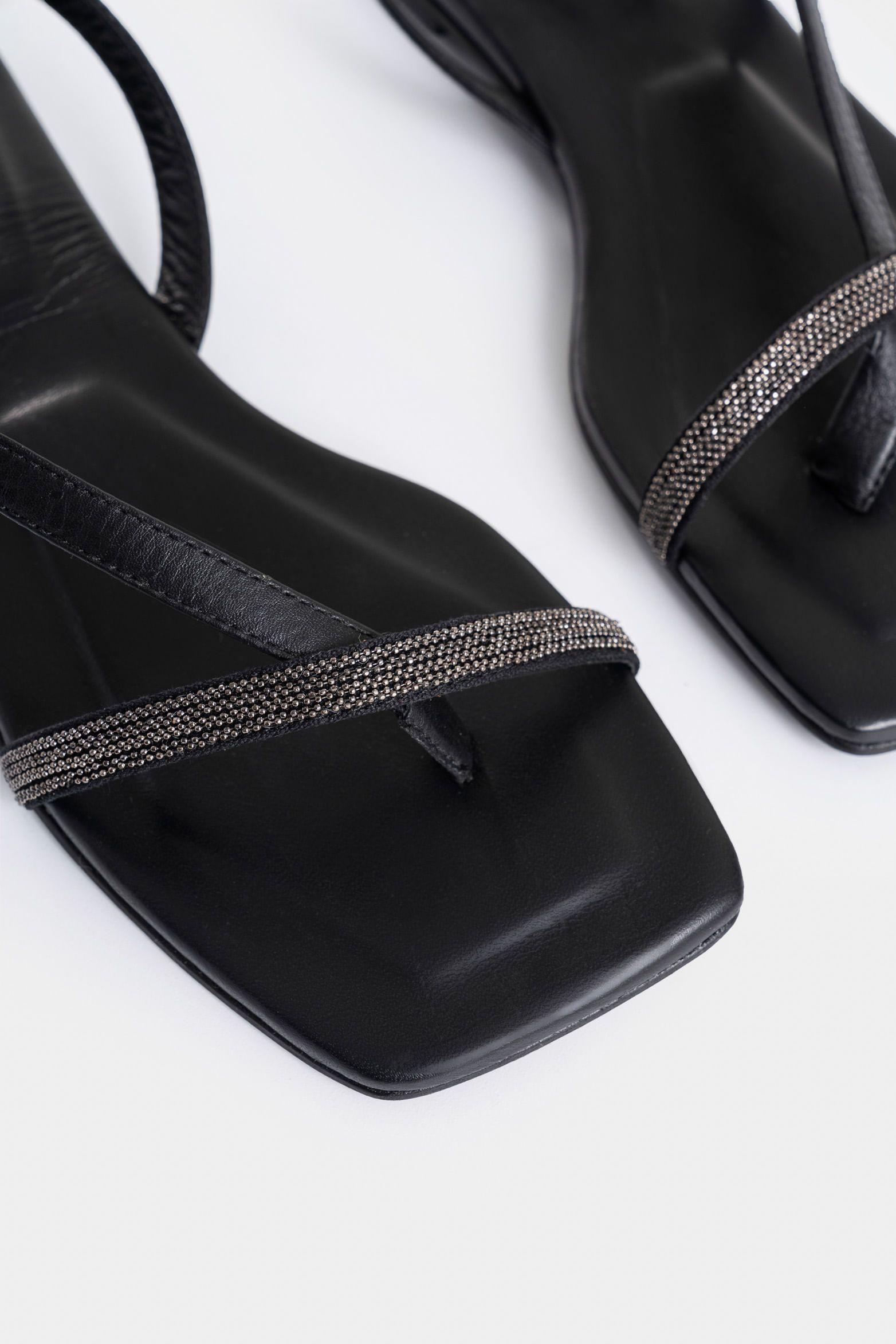 Sandalia plana Sirio de cuero para mujer detalle millaré negro-4