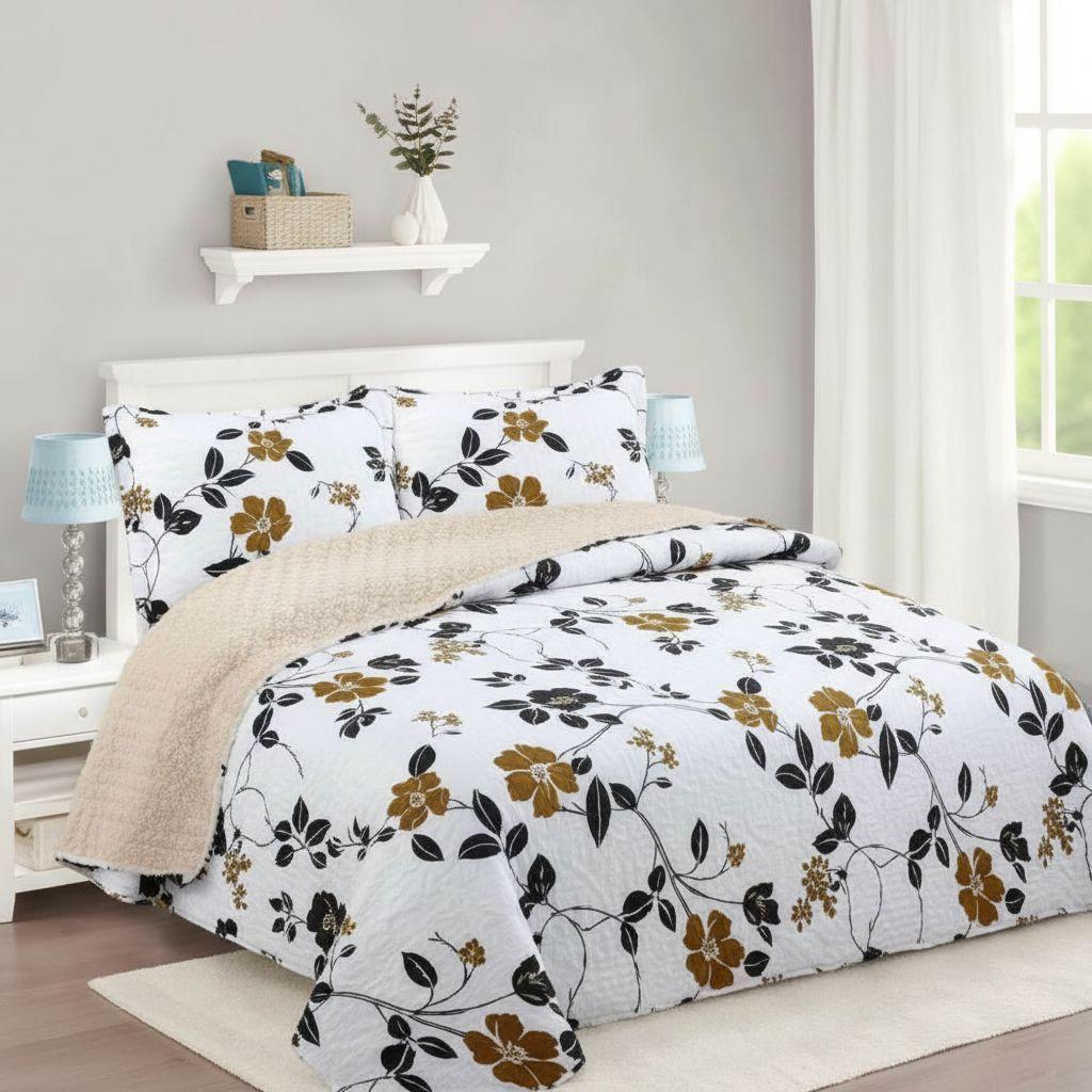Cubrecama Quilt Sherpa 1.5 - Varios Modelos W.m G Blanco Floral En Tonos Blanco Negro Y Mostaza-1