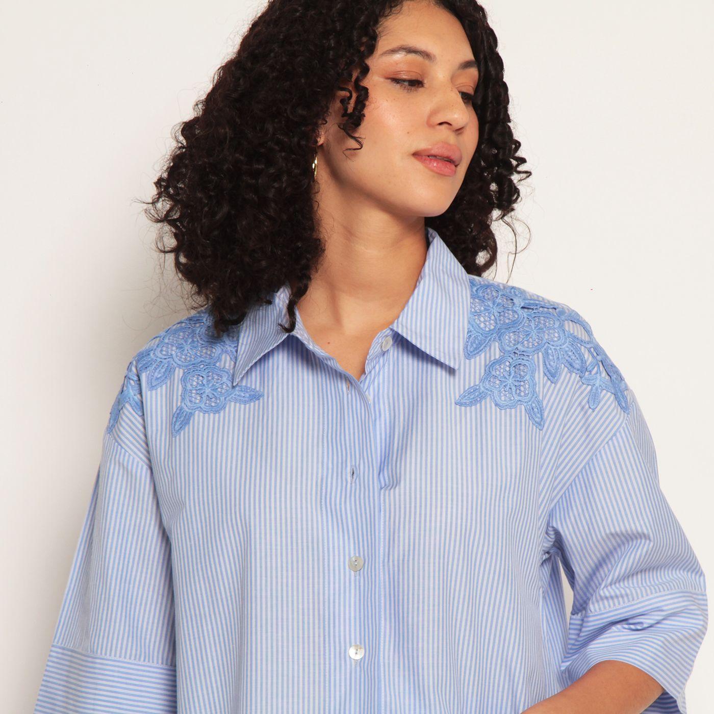 Blusa Listada Manga 3/4 Con Bordado Abotonada En Delantero-1