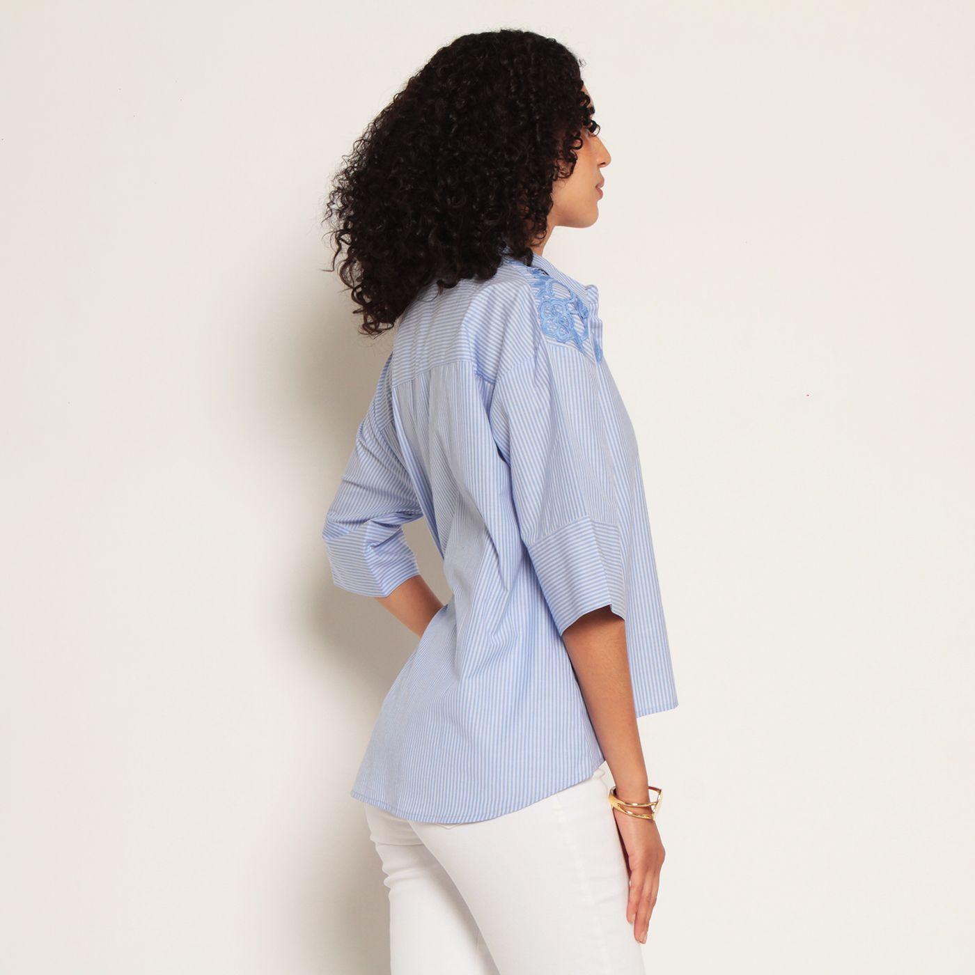 Blusa Listada Manga 3/4 Con Bordado Abotonada En Delantero-5