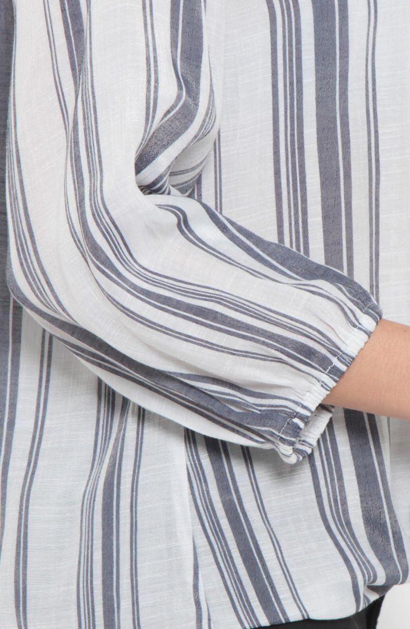 Blusa Listada Manga 3/4 Abotonada En Delantero Y Nudo En Ruedo-2