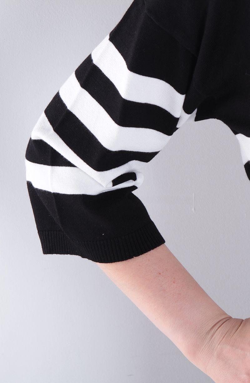 Sweater Manga Corta Listada Escote V-2