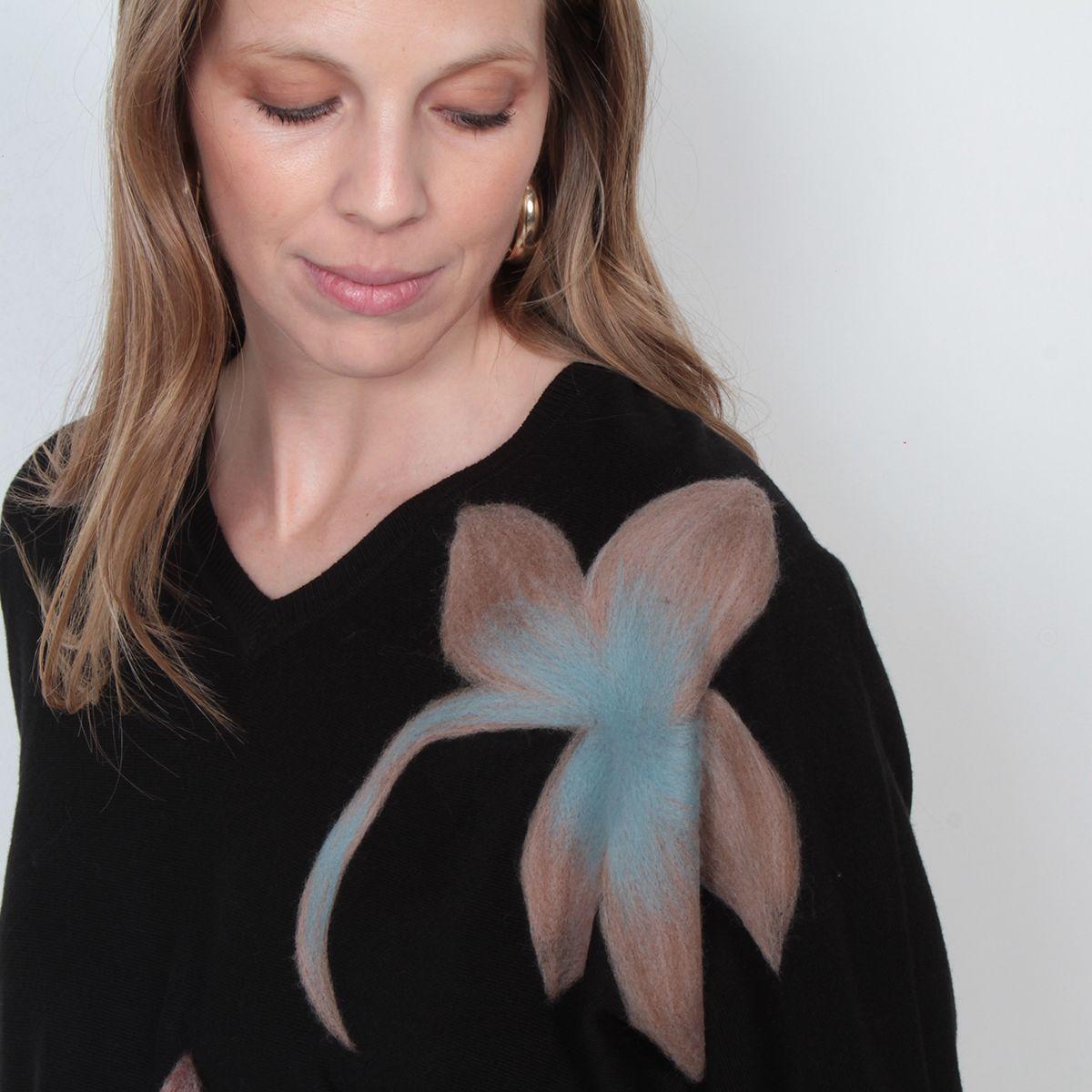 Sweater Manga Larga Escote V Con Bordado-1