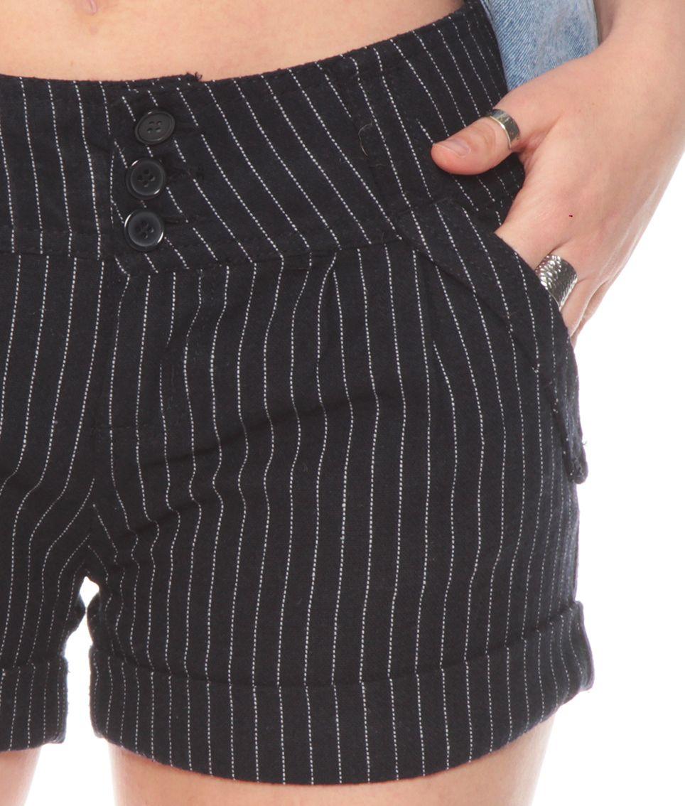 Short Rayas Pretina Ancha Tres Botones Con Bolsillos Detalle Hebilla-3