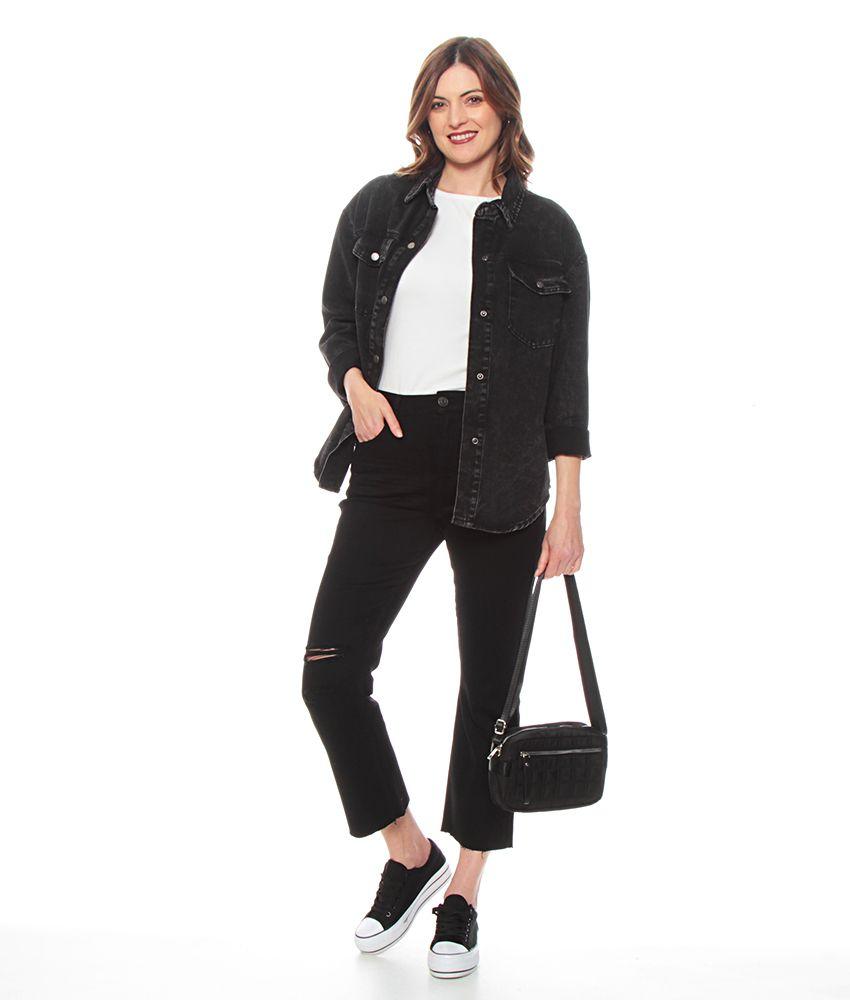 JEANS BASICO CROP TIRO ALTO FLARE PRETINA UN BOTON ROTURA RODILLA-4