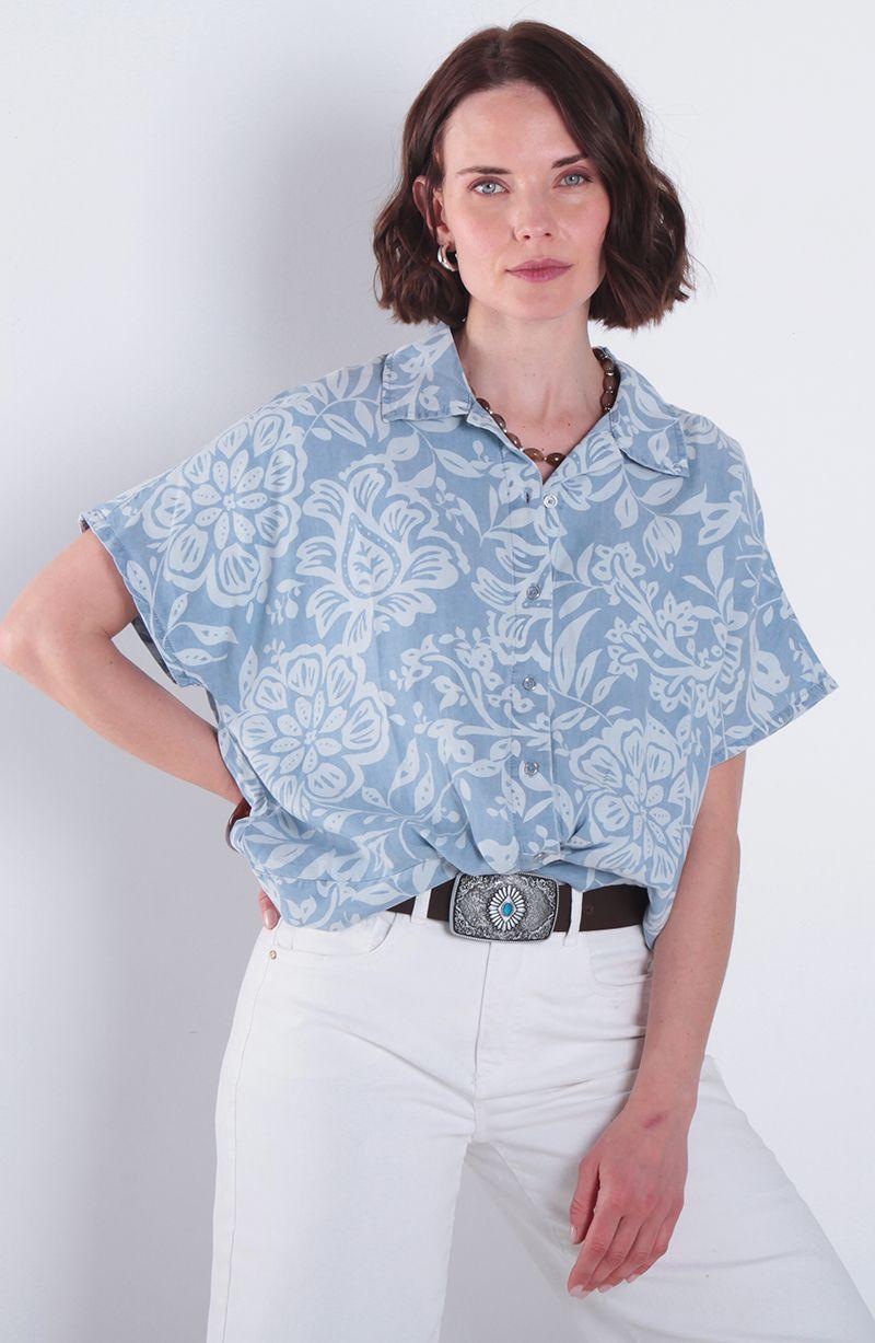 Blusa Lyocell Estampada Manga Corta Abotonada En Delantero-0