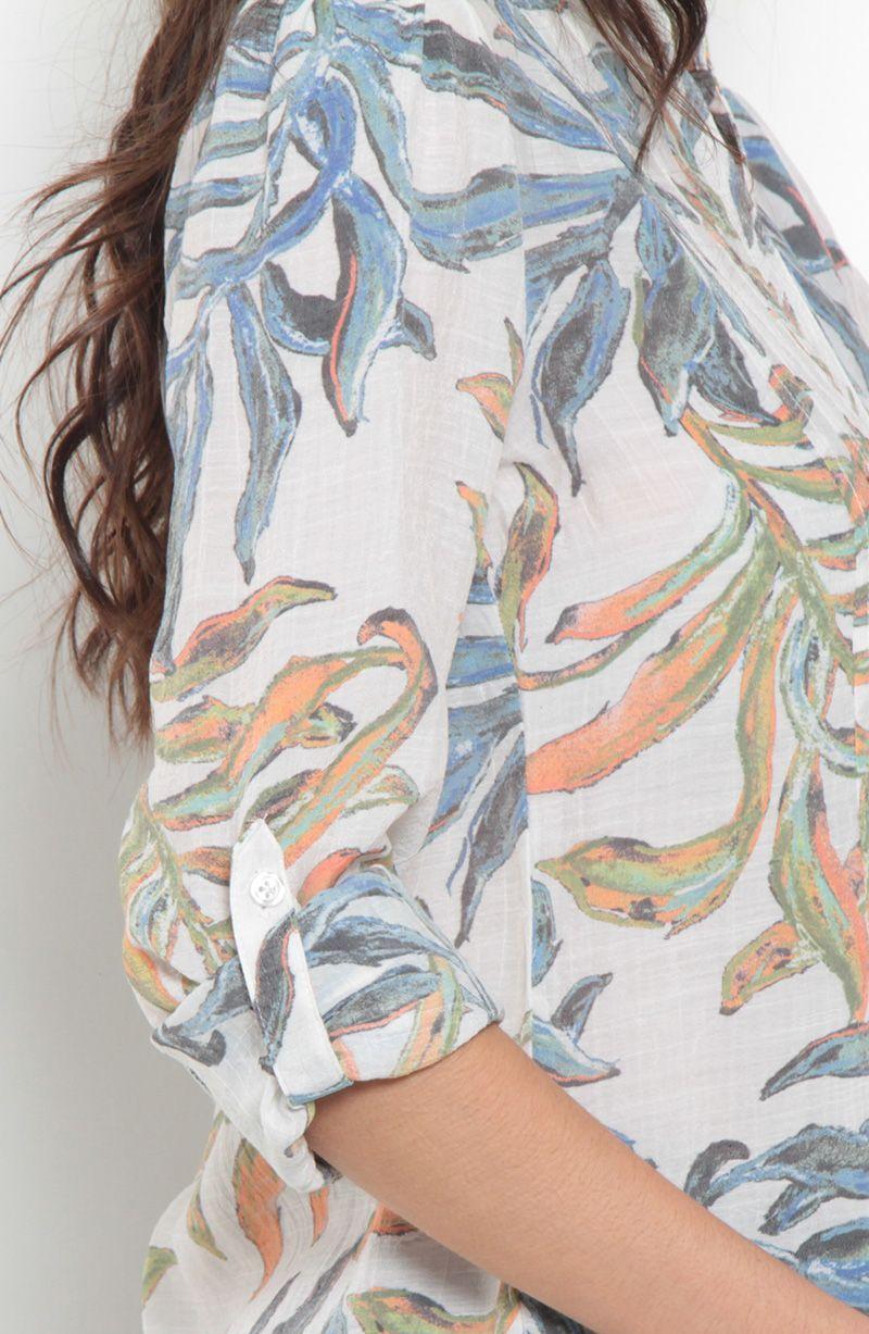 Blusa Manga Larga Estampada Escote V  Abotonada En Delantero-4