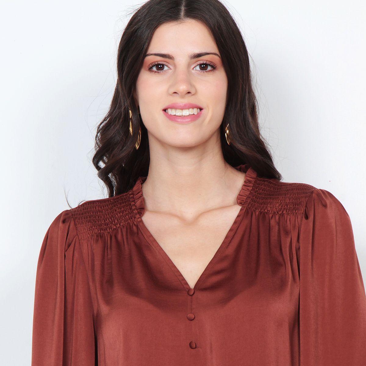 Blusa Manga Larga Satinada Con Aplicacion Es Escote Abotonada-5