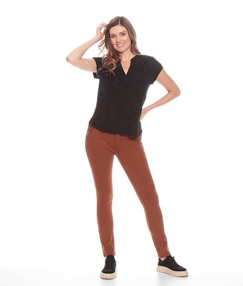 POLERA CON BORDADO EN DELANTERO MANGA CORTA-3