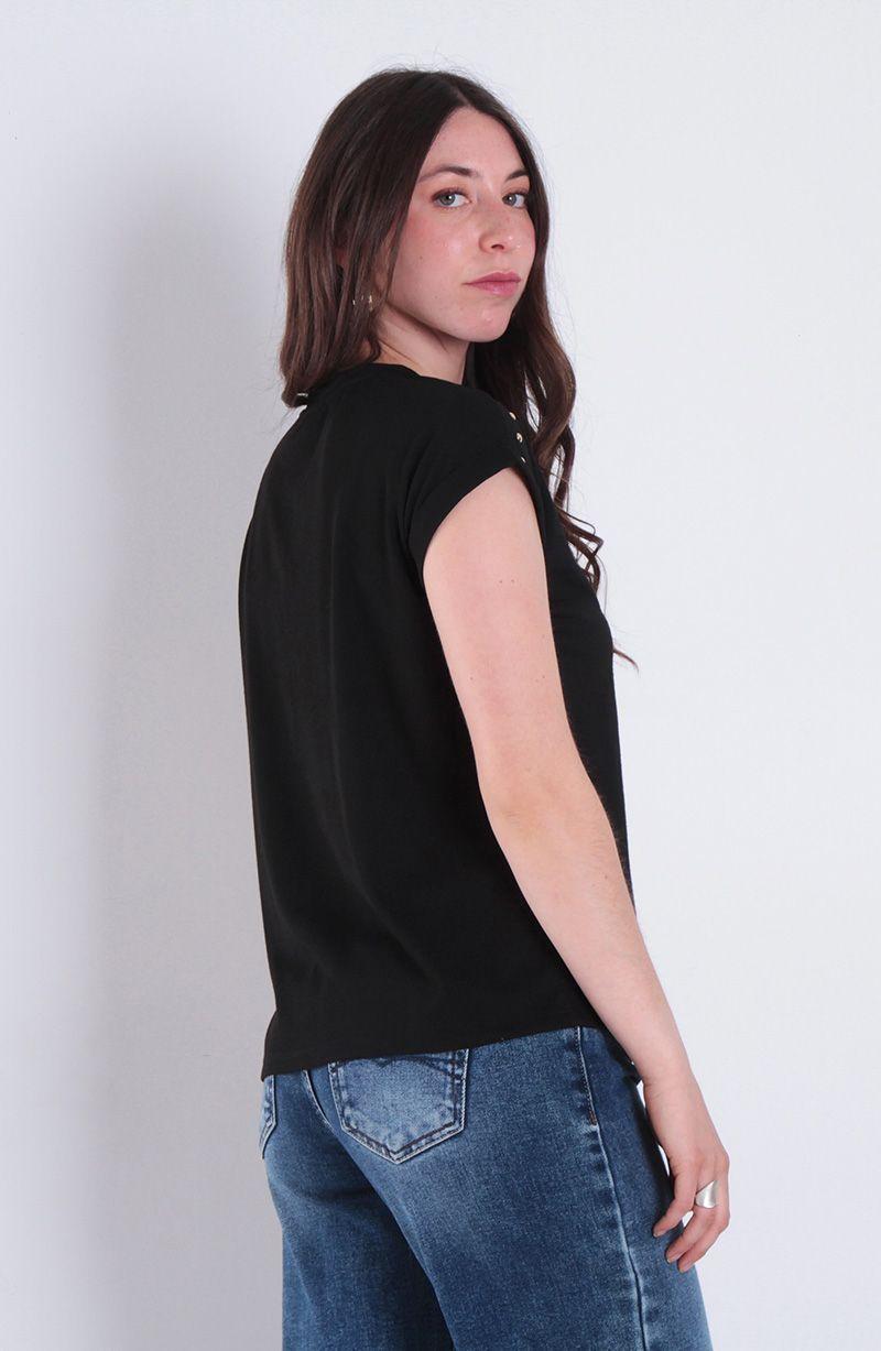 Polera Manga Corta Solida Escote Redondo Con Aplicacion En Hombro-1