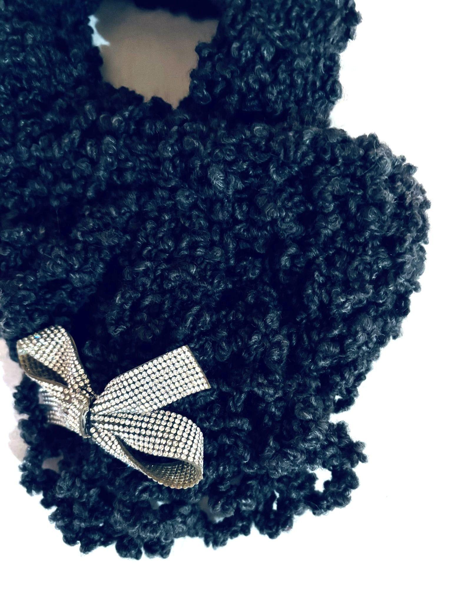 CUELLO LANA BUCLE HECHO A MANO APLICACIÓN DE CRISTALES DISEÑO EXCLUSIVO-2