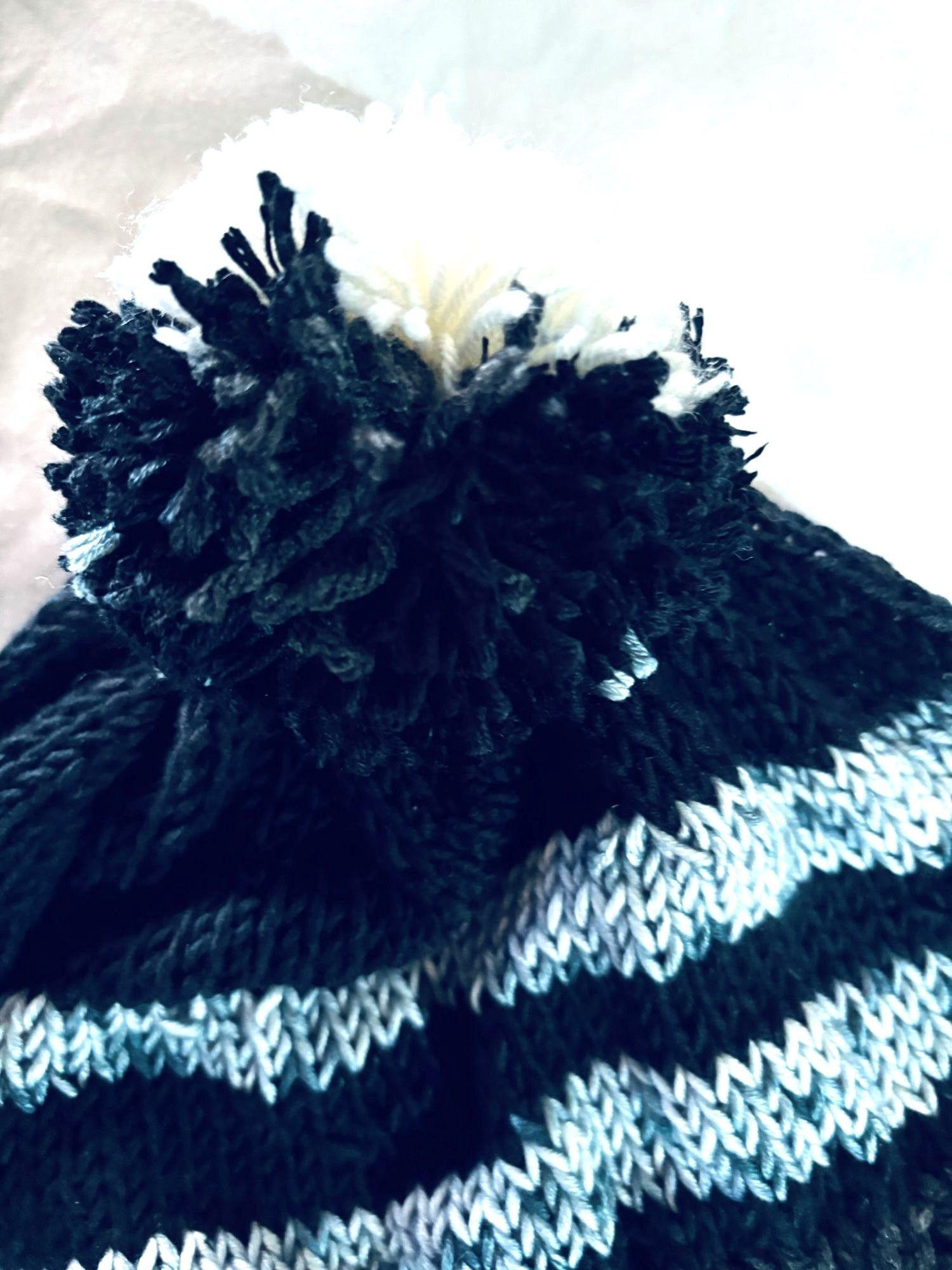GORRO DE LANA TEJIDO A MANO COLOR NEGRO Y GRIS DISEÑO EXCLUSIVO-2
