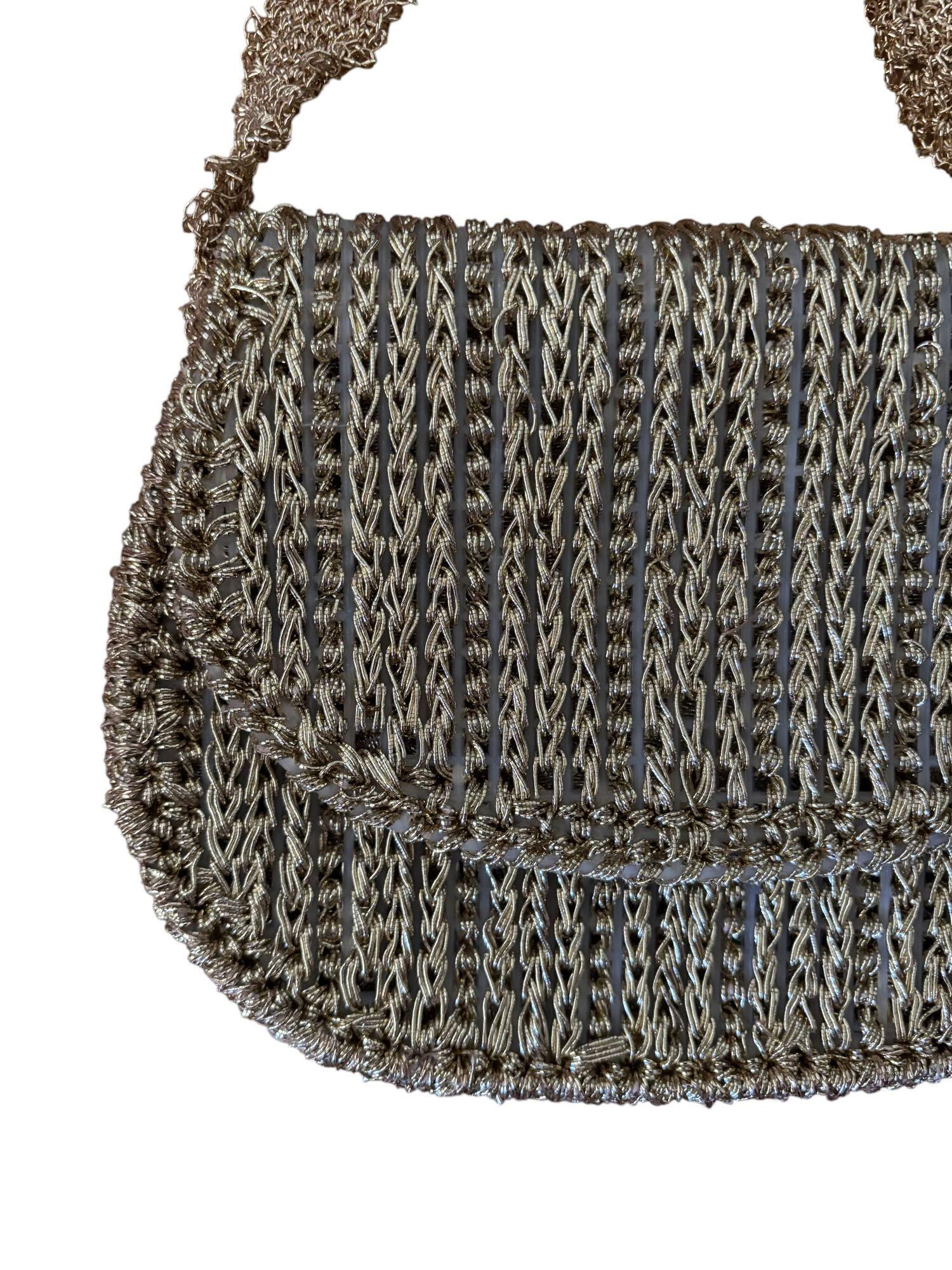 CARTERA DORADA BORDADA A MANO EXCLUSIVA-2