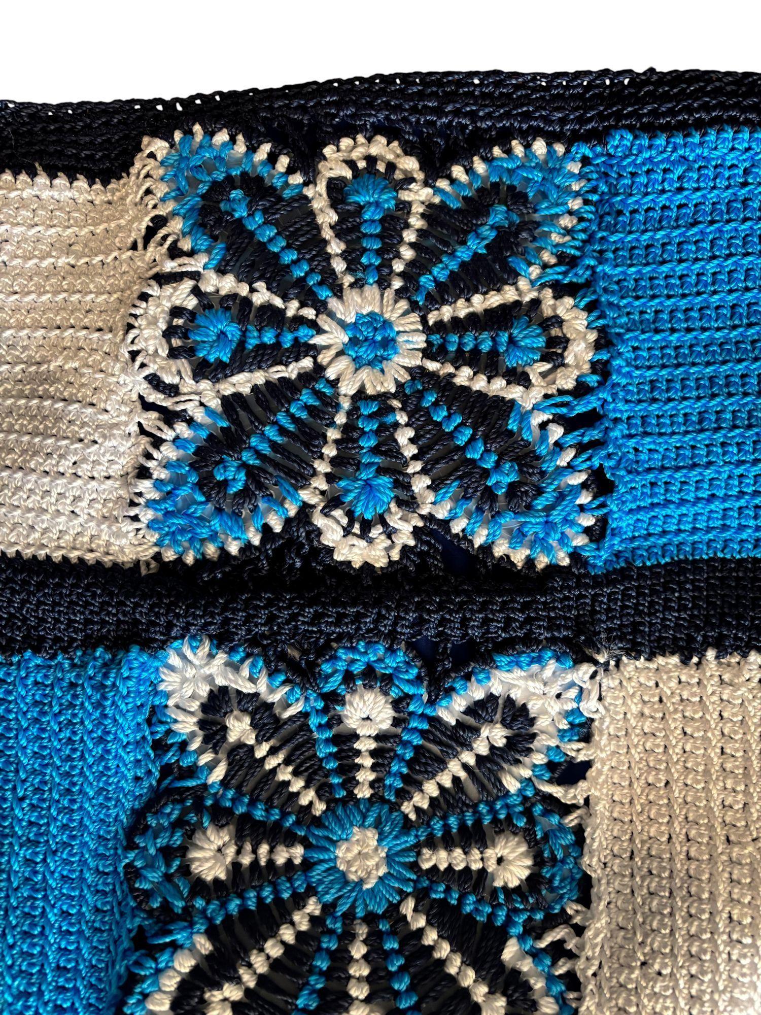 Cartera tonos azul, turquesa y blanco tejida a mano diseño exclusivo-2