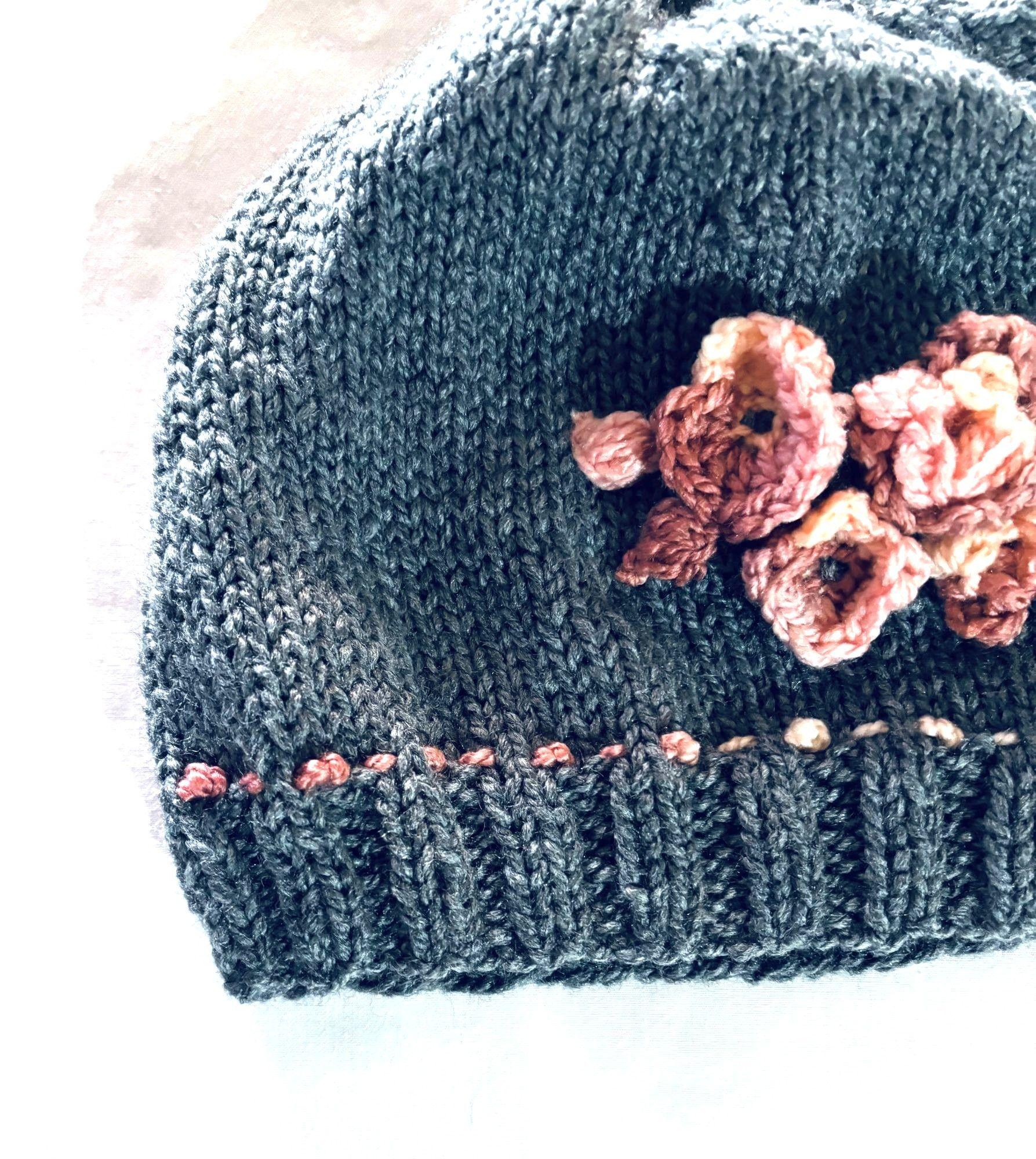 GORRO MUJER GRIS Y ROSADO HECHO A MANO DISEÑO EXCLUSIVO-2