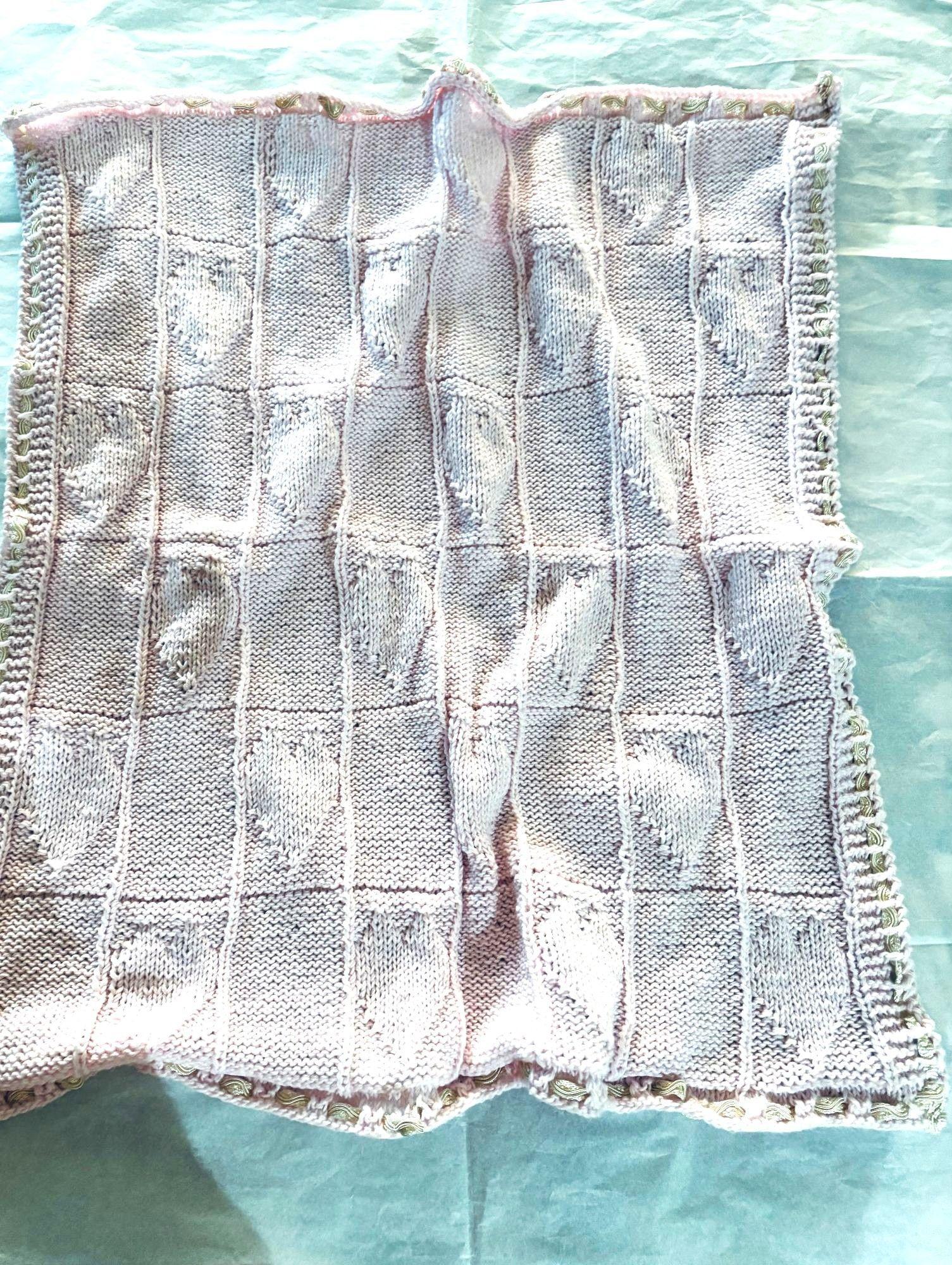 MANTA DE BEBE TEJIDA A MANO DISEÑO EXCLUSIVO-0
