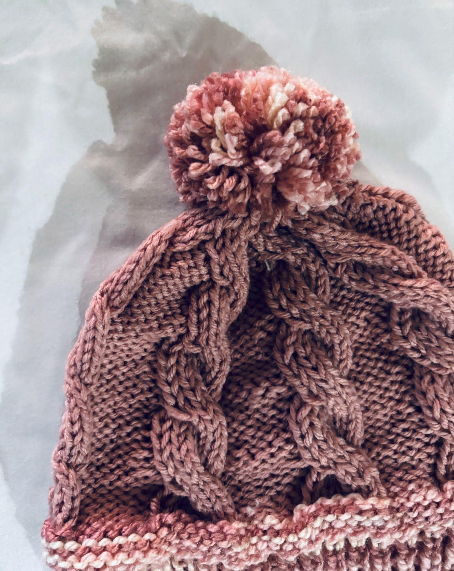 GORRO DE NIÑA TEJIDO A MANO DISEÑO EXCLUSIVO-2