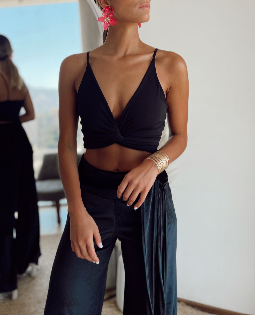 CROP TOP IGNACIA MANGA CORTA Y LAZO NEGRO-2