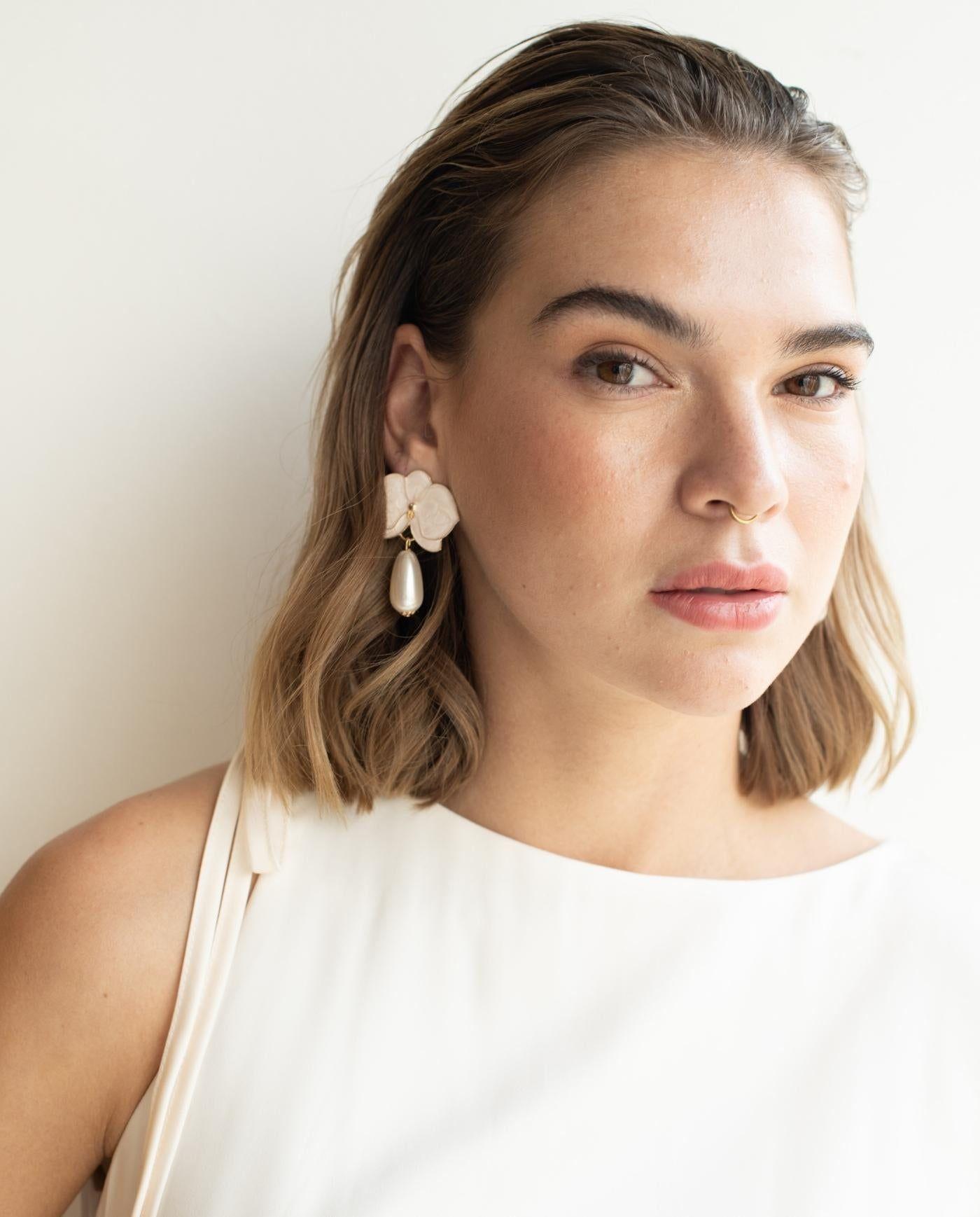 AROS PÉTALOS Y PERLA IVORY-0