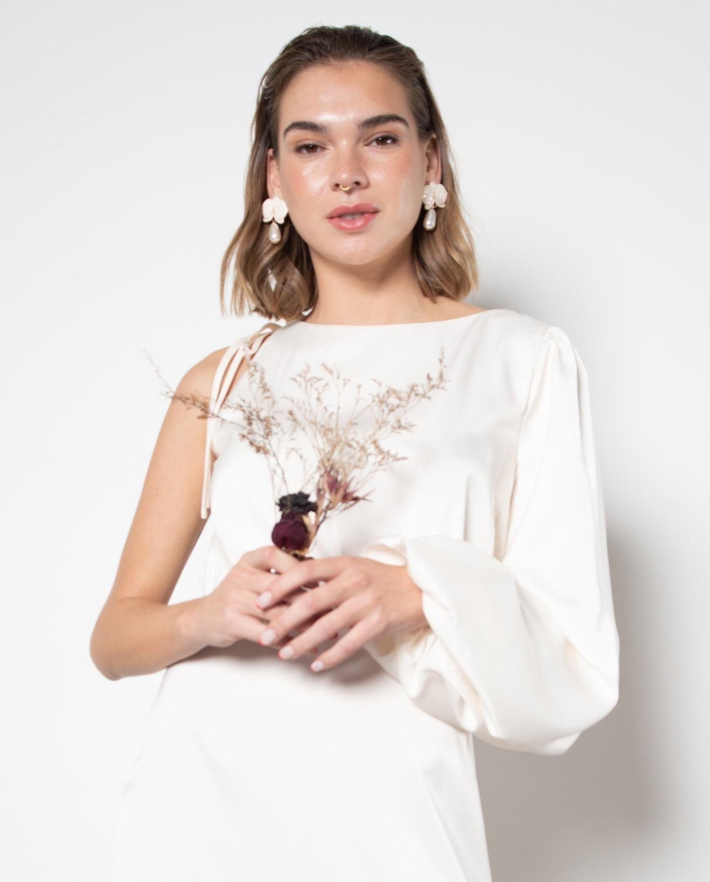 AROS PÉTALOS Y PERLA IVORY-1