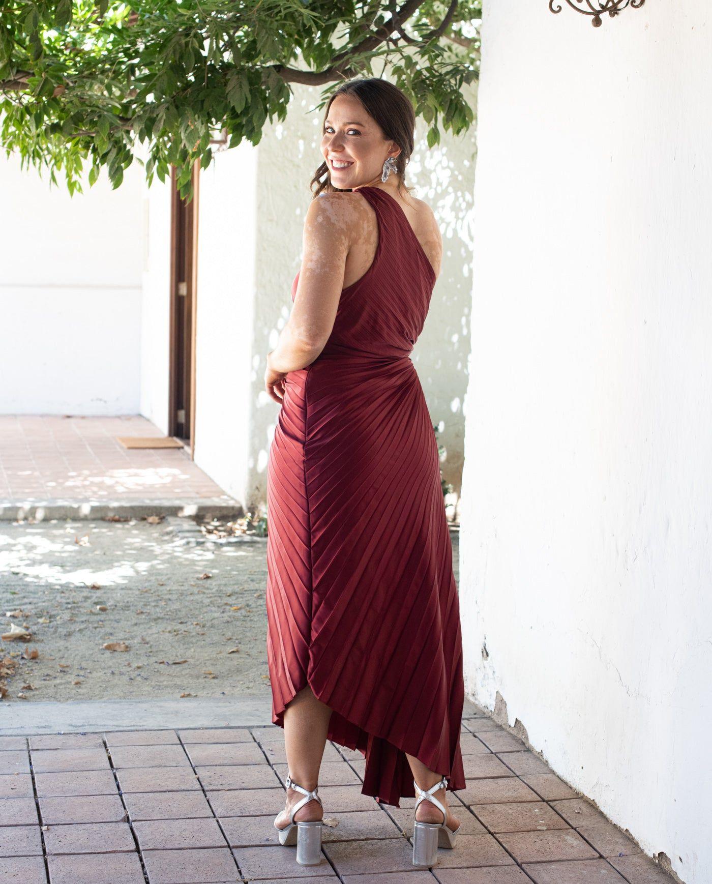 Vestido Largo de Fiesta Lucía un Hombro Burdeo-2