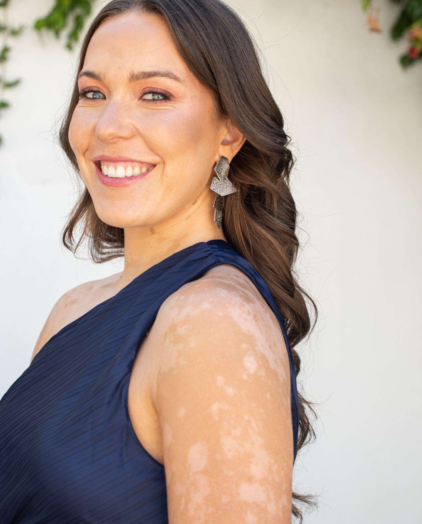 Vestido Largo de Fiesta Lucía un Hombro Azul Oscuro-4